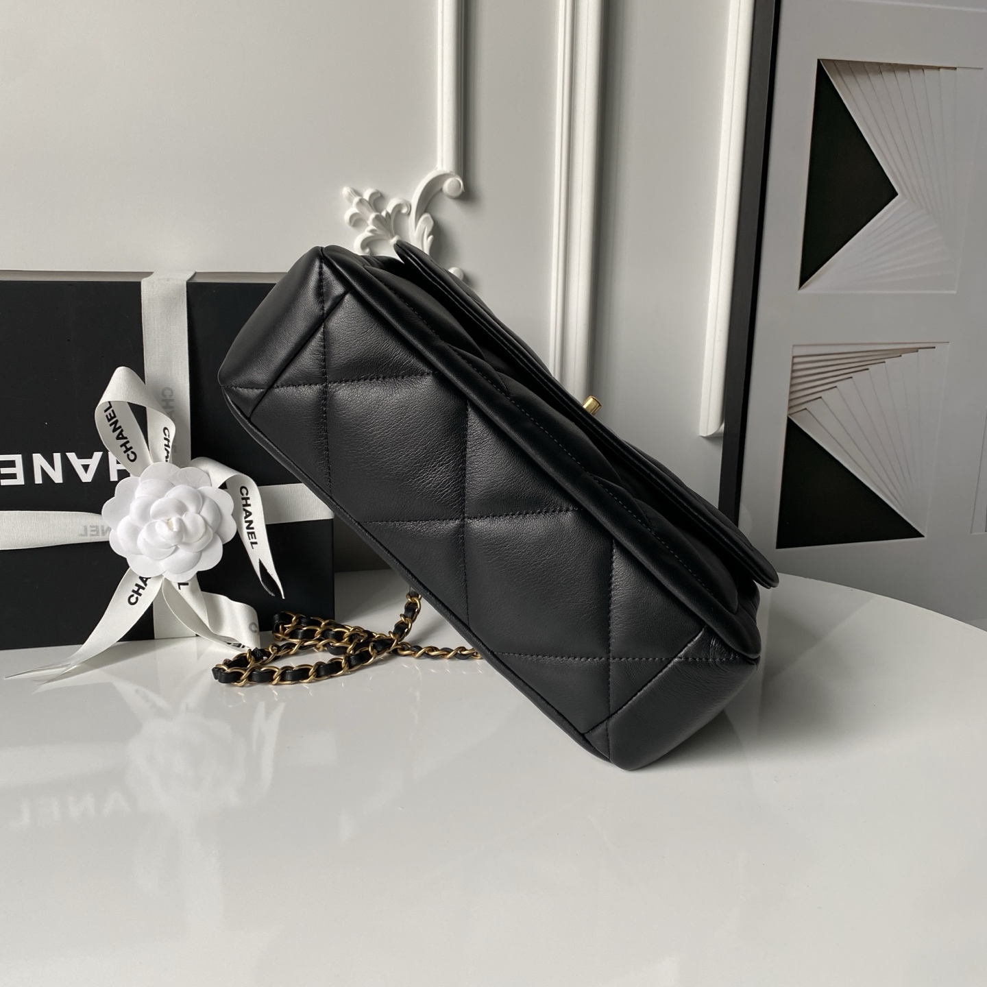 [TOP] CHANEL Handbag Lambskin 24×35×10cm - Black