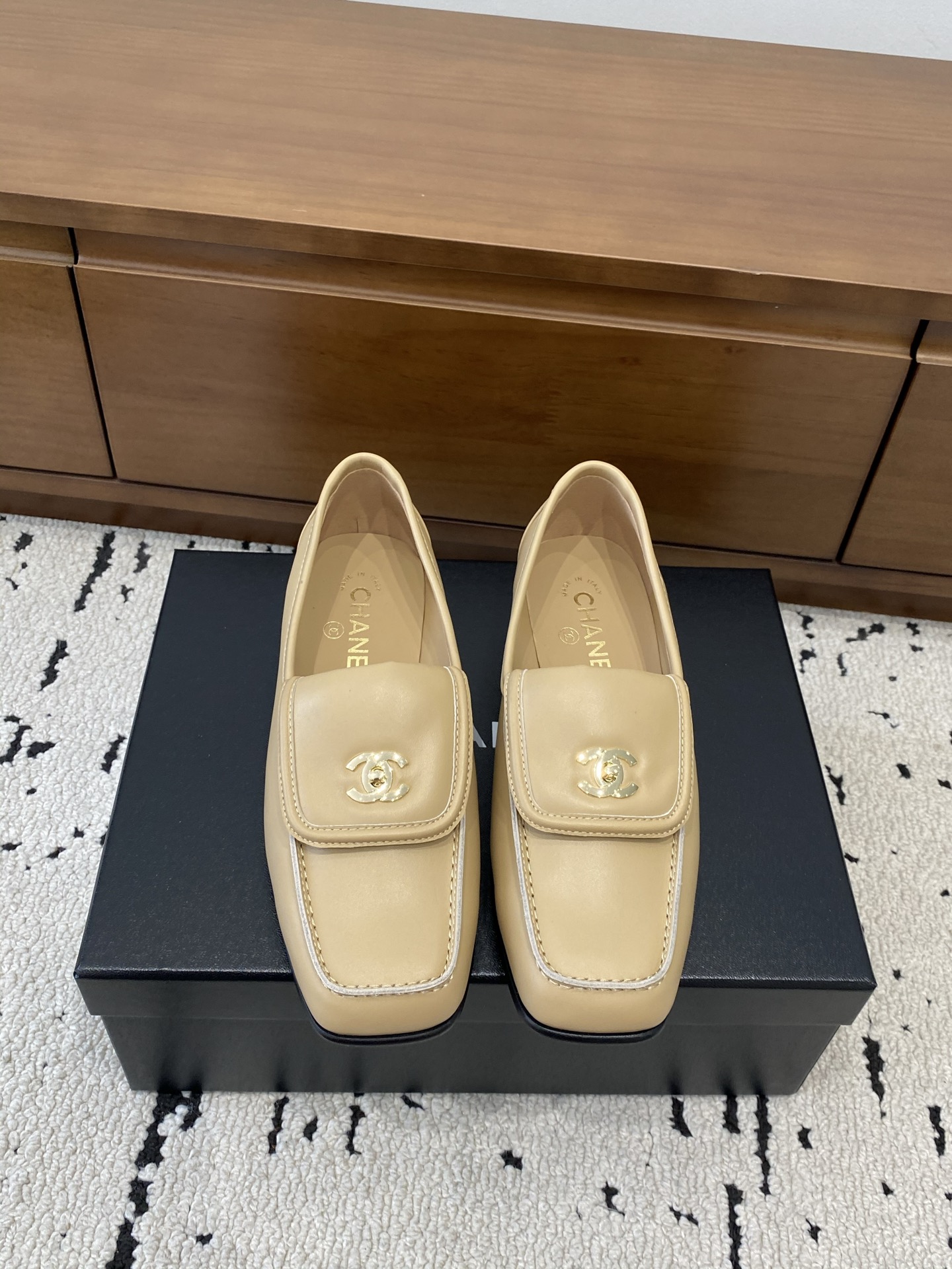 [TOP] CHANEL Square-toe Loafers - Beige - 711 Luxury