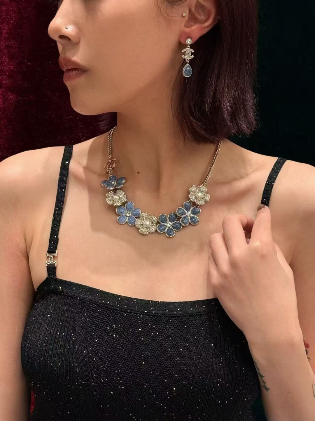 [TOP] CHANEL Earrings - Gold