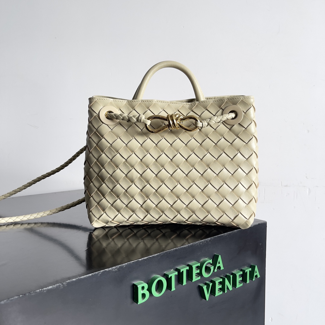[TOP] Bottega Veneta BV Andiamo Bag Lambskin 25x22x10.5cm - Beige - 711 Luxury