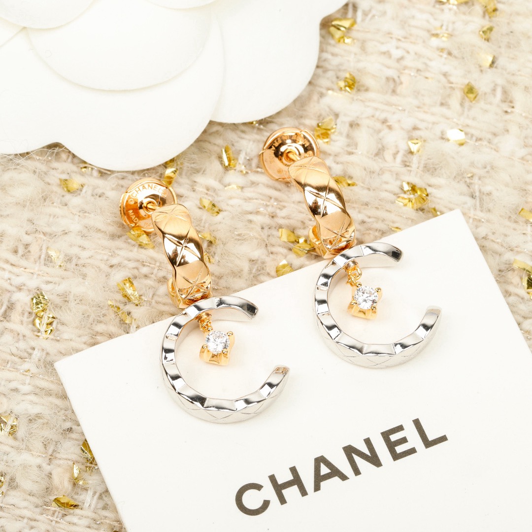 [TOP] CHANEL Earrings - Gold