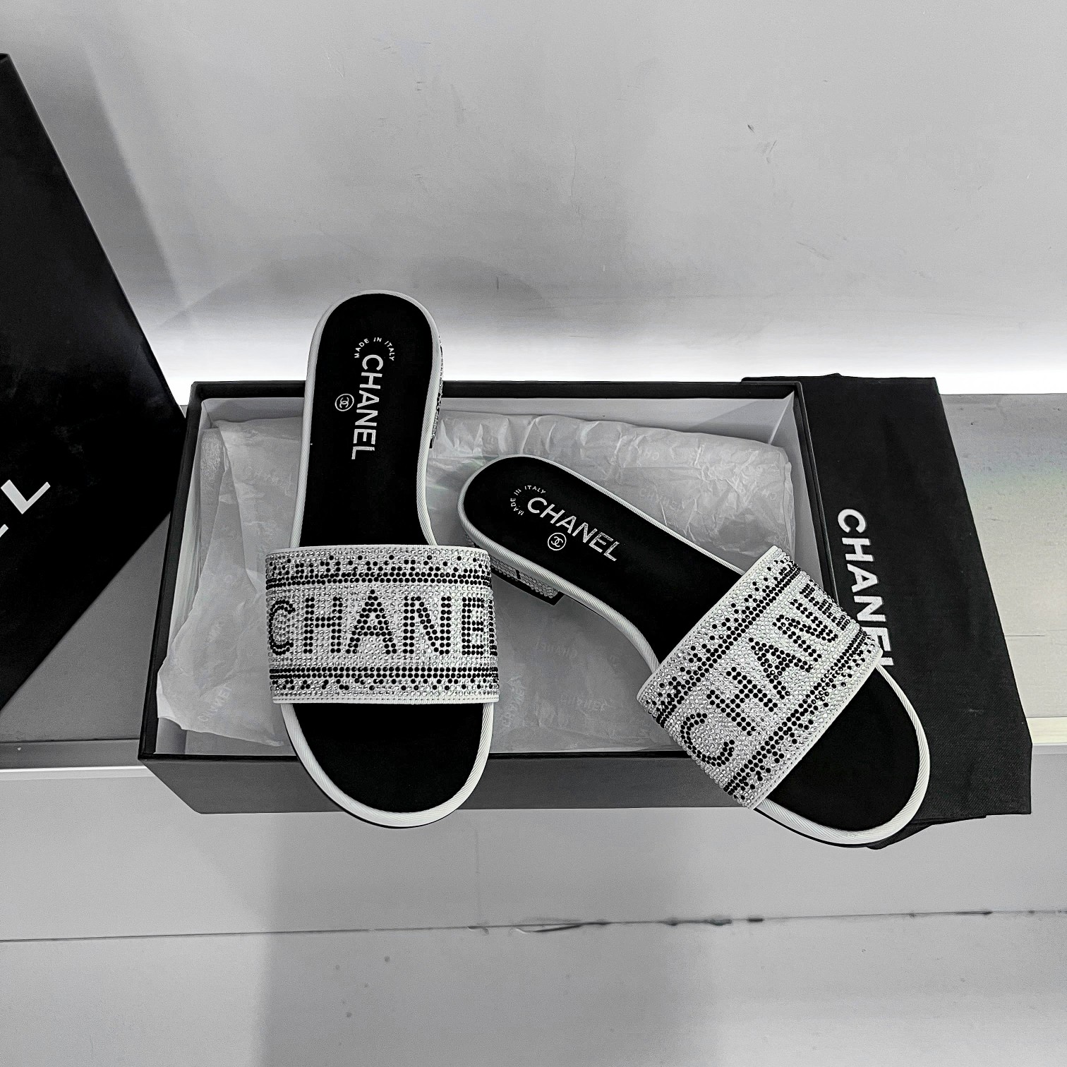 [TOP] CHANEL  Sandal - Black