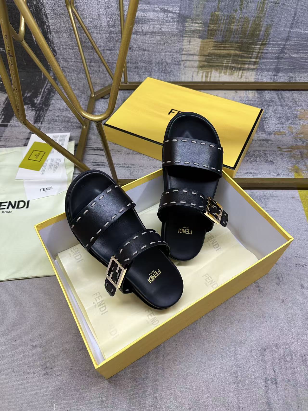 [TOP] FENDI Double-strap Flat Sandals - Black