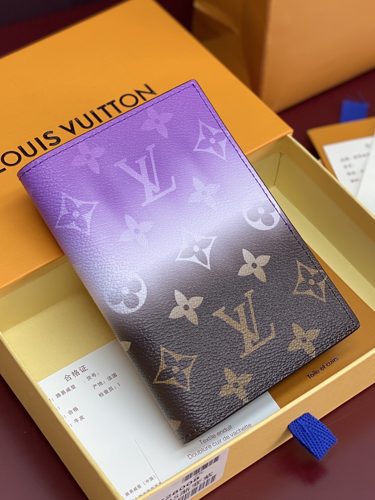 [TOP] Louis Vuitton LV Passport Holder Pigment Gradient 14x2.5x10cm - 3 Color