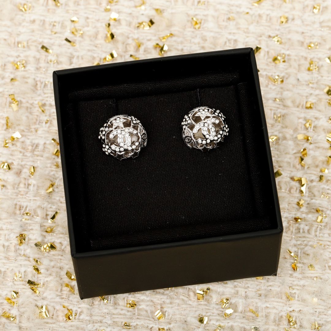 [TOP] CHANEL Earrings - Silver