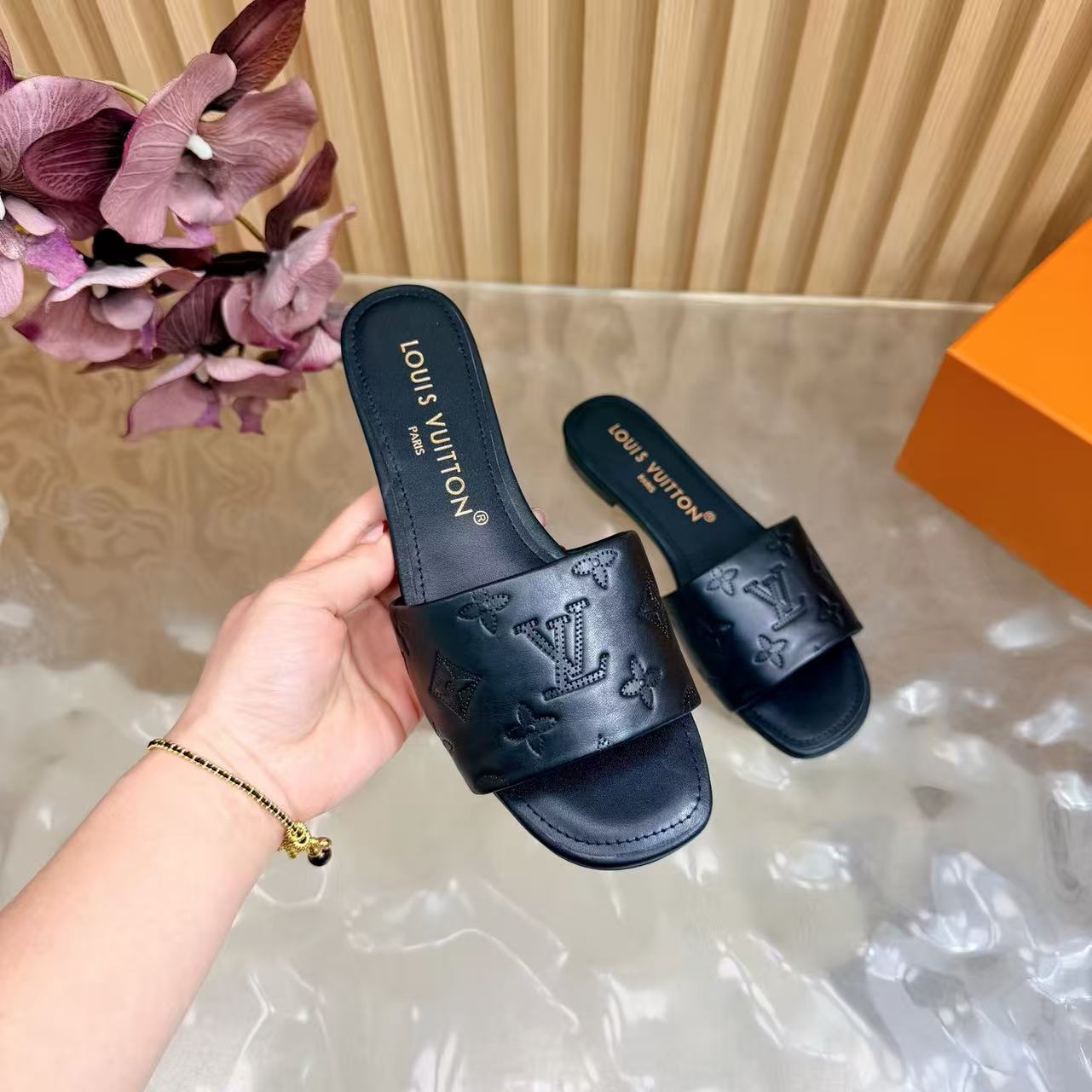[TOP] Louis Vuitton LV  Sandals - Black - 711 Luxury