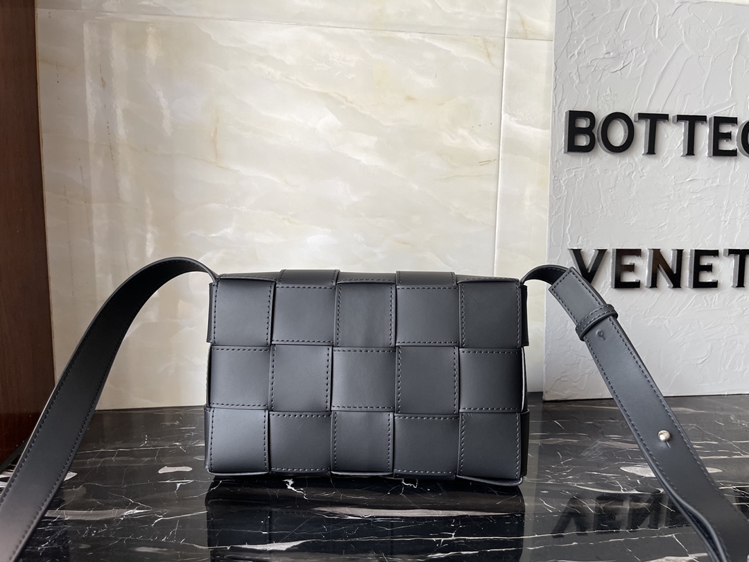 [TOP] Bottega Veneta BV Men's Cowhide Bag 23x14x5cm - Black - 711 Luxury