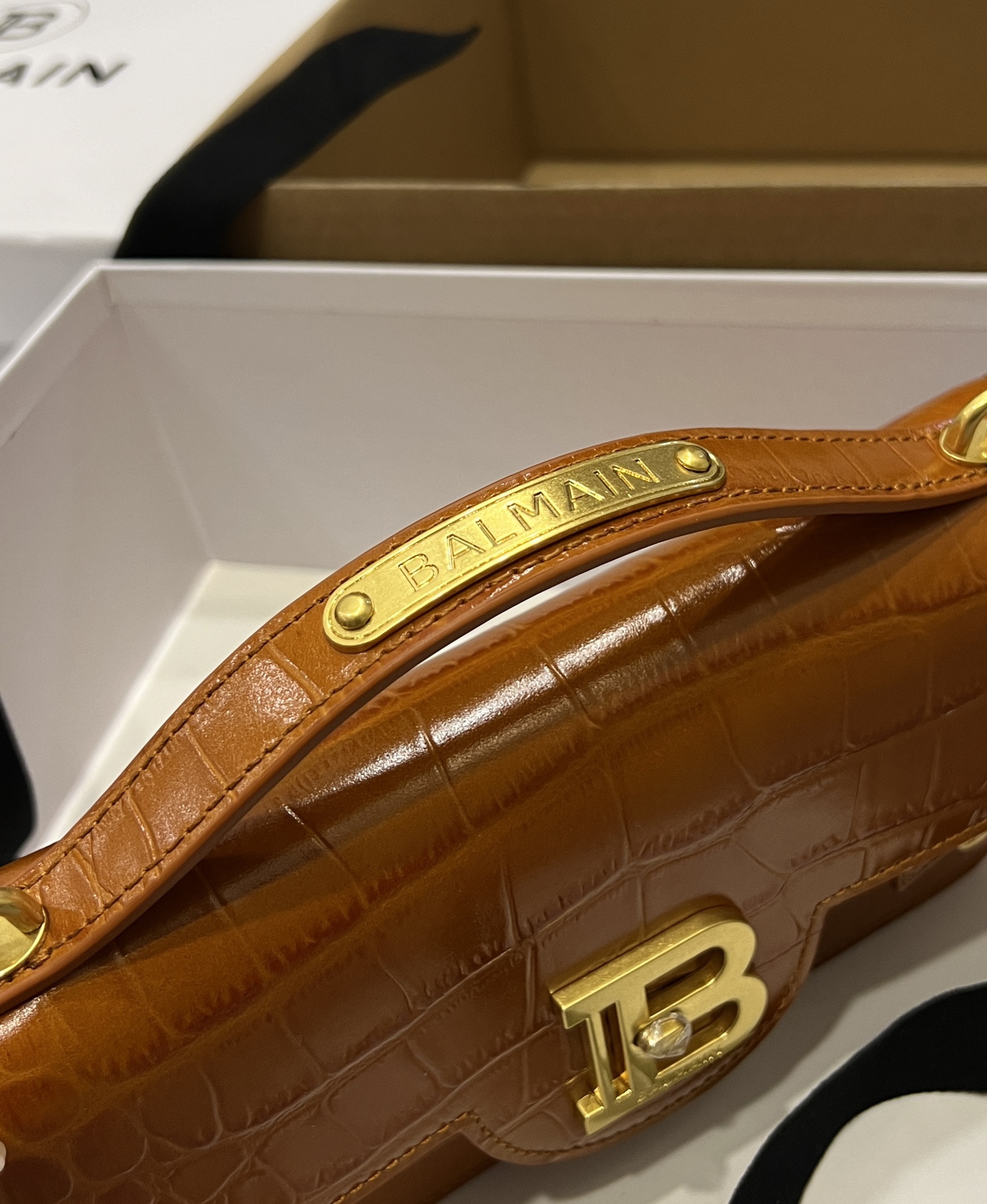 [TOP] BALMAIN Cowhide Embossed Crocodile Pattern Bag 23*14*8 CM - Caramel - 711 Luxury