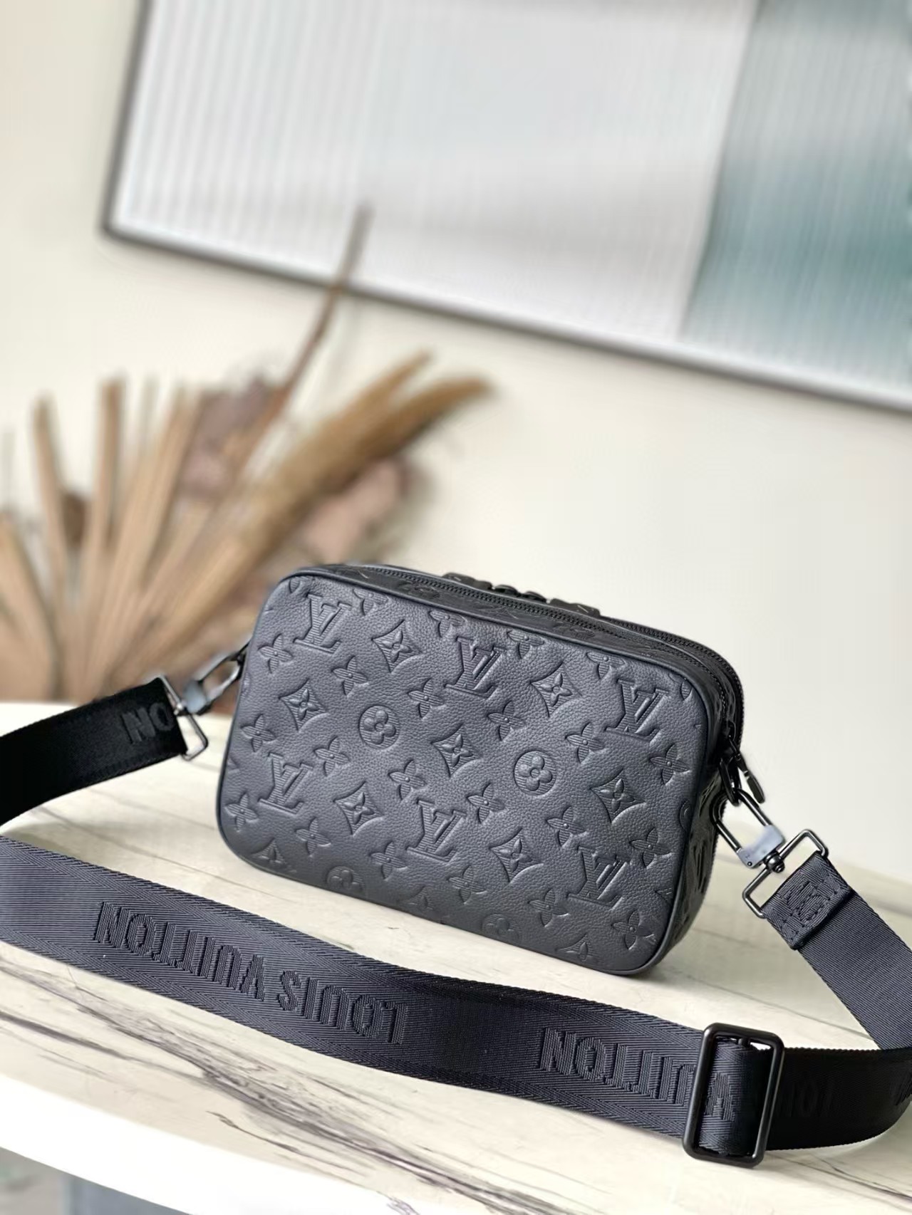 [TOP] Louis Vuitton LV Messenger Bag 24 x 16 x 8 CM - Black - 711 Luxury