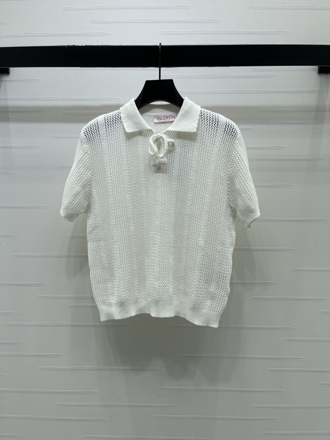 [TOP] VALENTINO Hollow-out Collar Knit Short-sleeved T-shirt - White