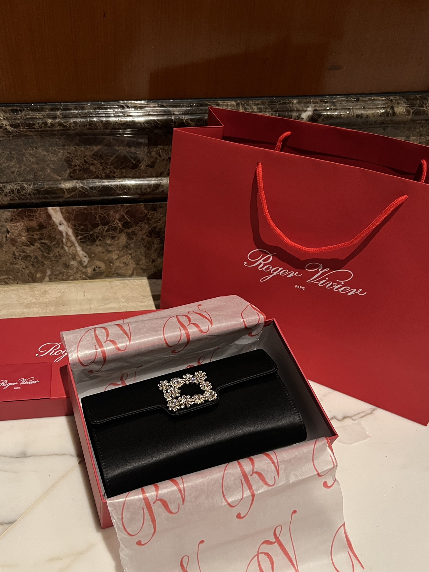 [TOP] ROGER VIVIER Diamond Bag 24-13-3 CM - Black - 711 Luxury