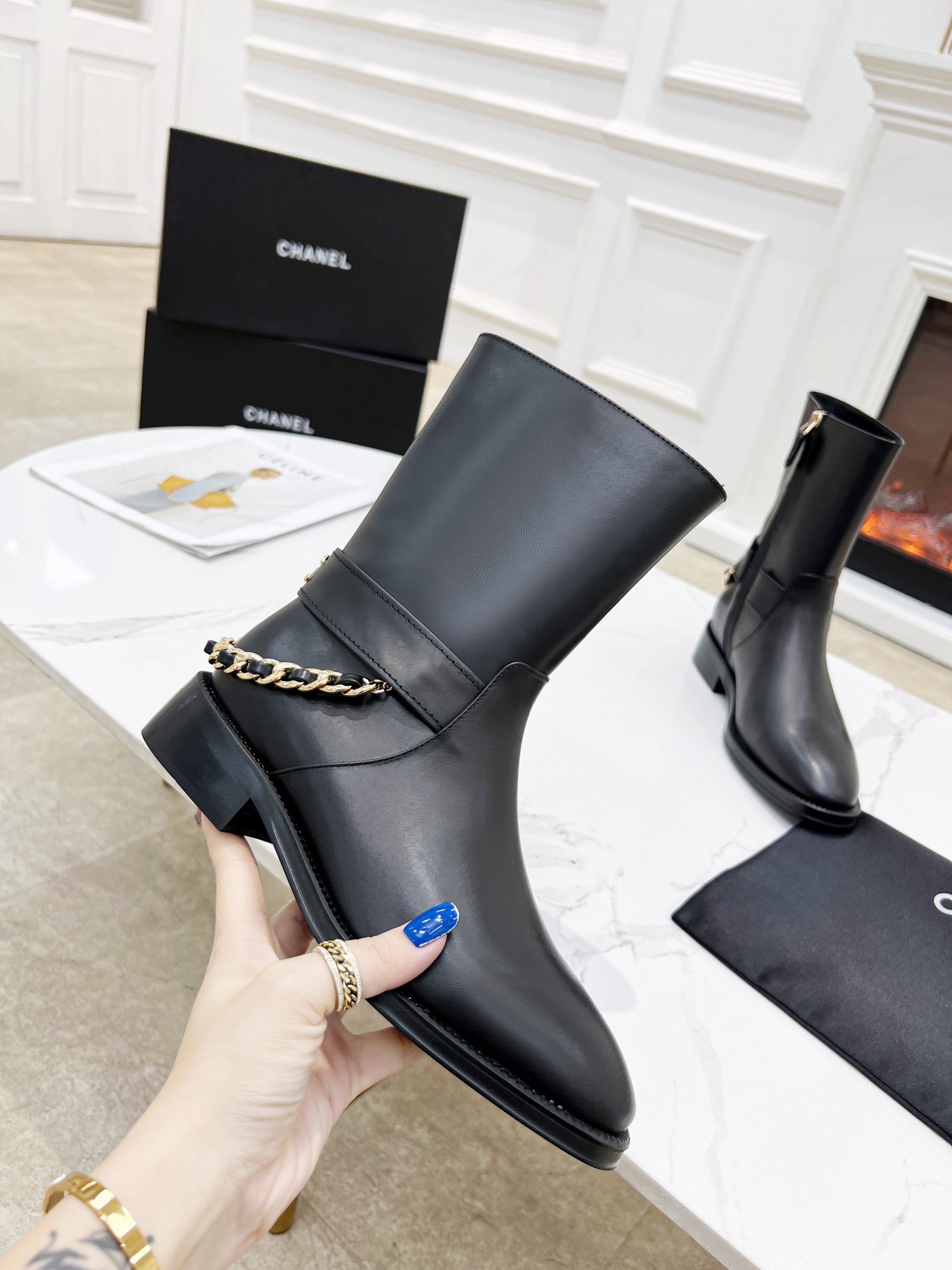 [TOP] CHANEL Calfskin Boots - Black - 711 Luxury