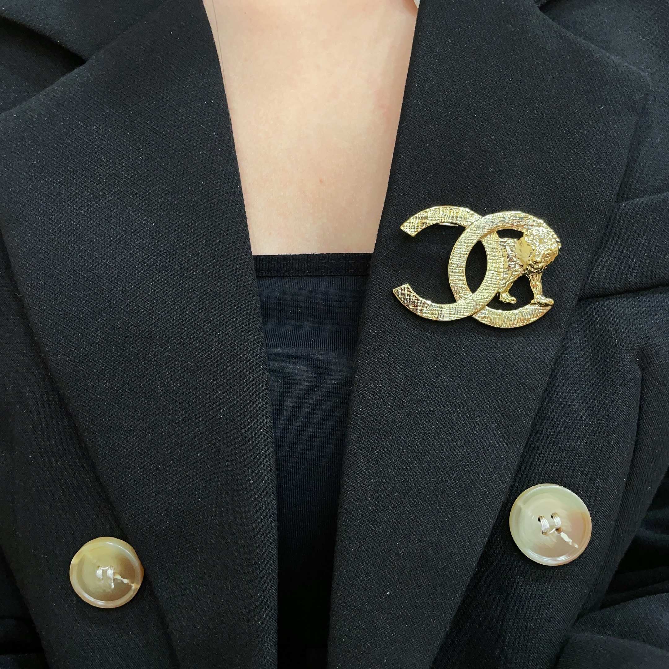 [TOP] CHANEL Brooch - Gold