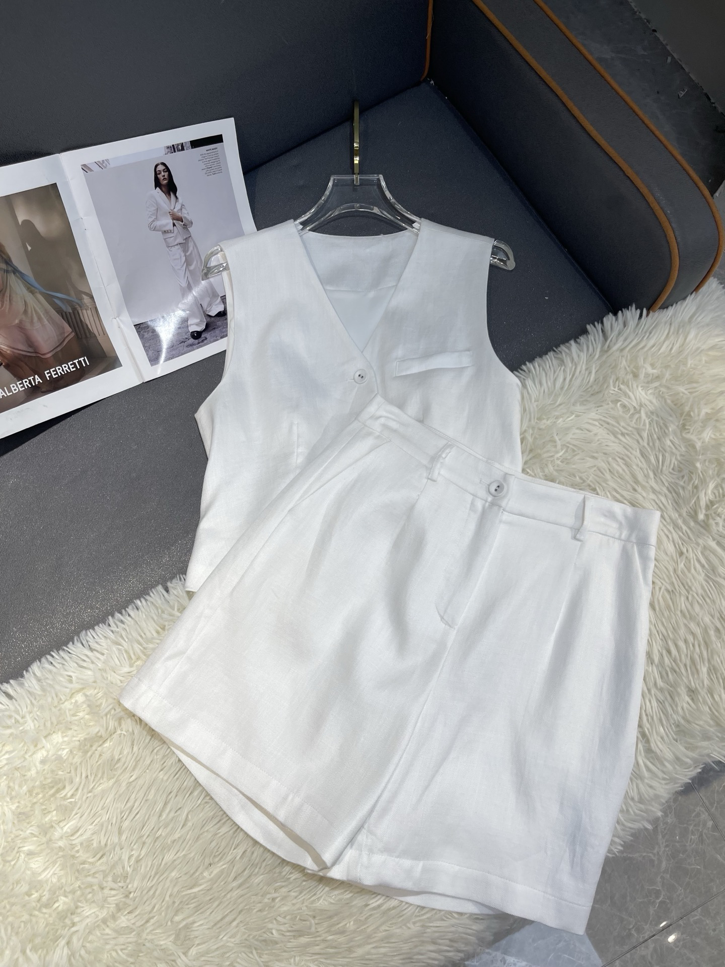 [TOP] Christian Dior  Suit - White