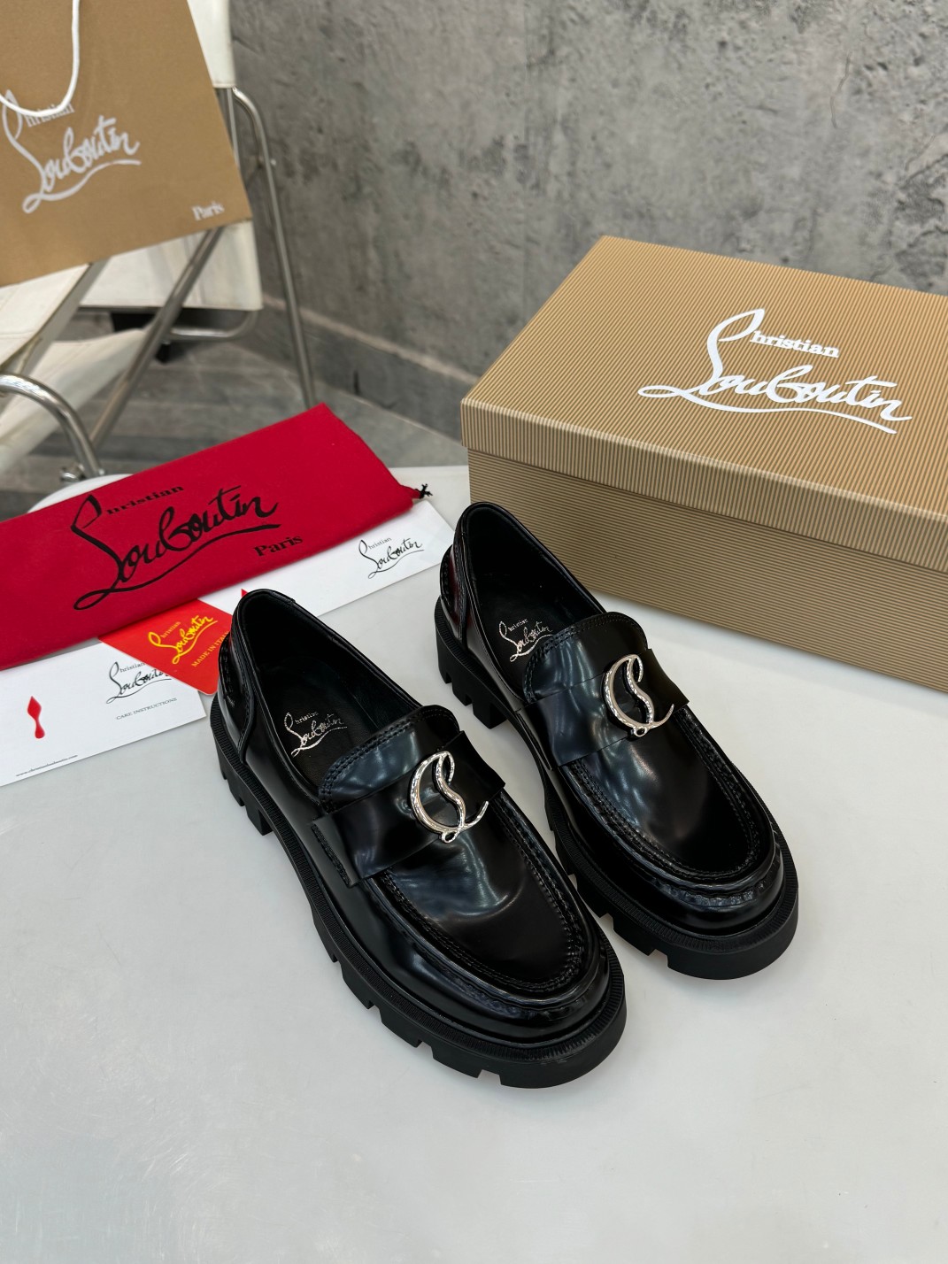 [TOP] Christian Louboutin Flat Shoes - 3 Color