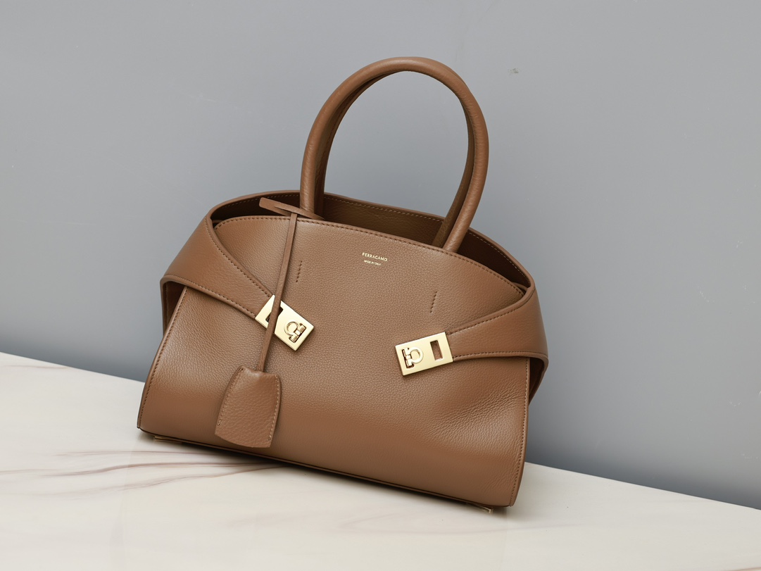 [TOP] Ferragamo Hug Bag Calfskin 32x19x22cm - Brown - 711 Luxury