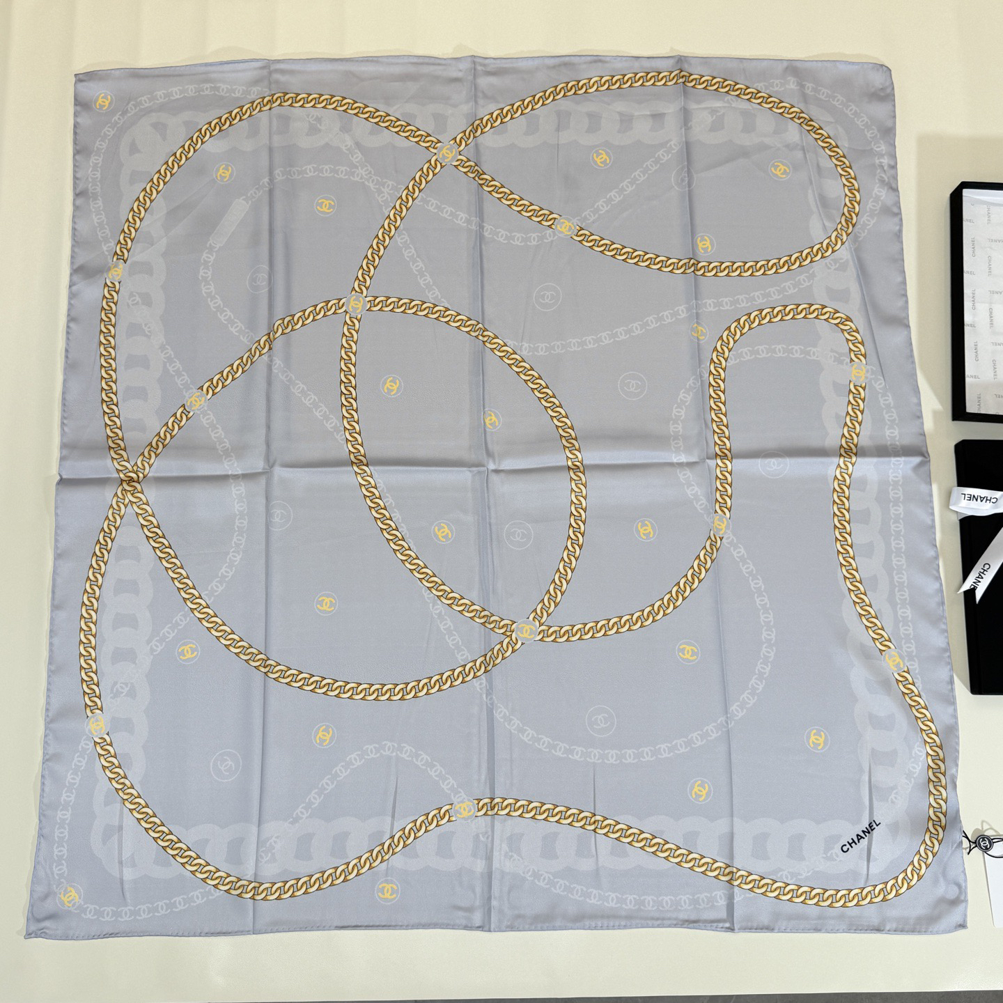 [TOP] CHANEL Scarf 90x90 cm - Grey - 711 Luxury