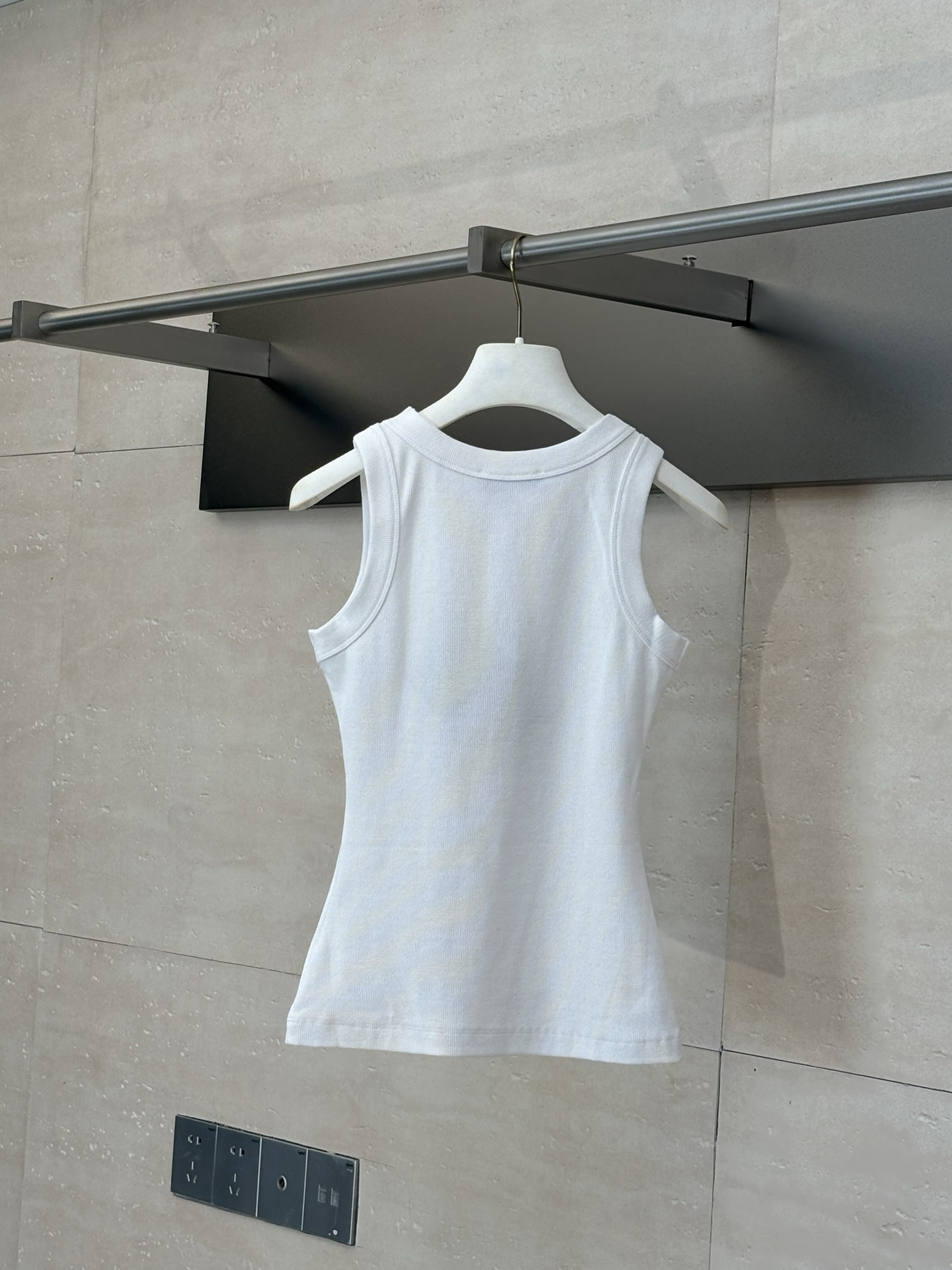 [TOP] LOEWE Vest - White - 711 Luxury