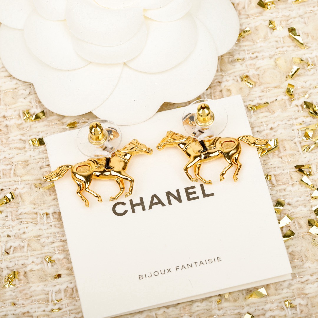 [TOP] CHANEL Earrings - Gold
