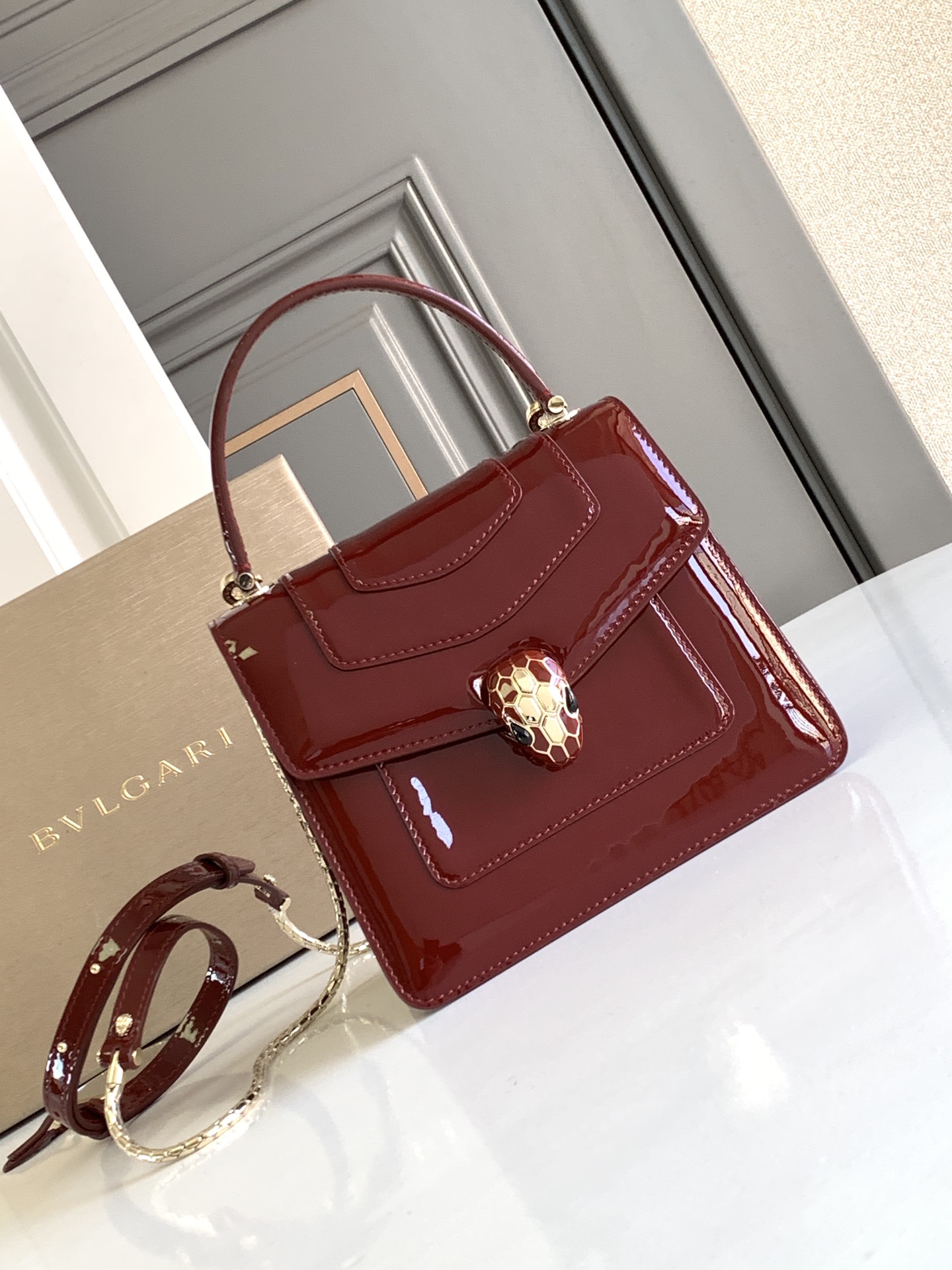 [TOP] BVLGARI Serpenti Forever Bag Calfskin 18x15x9.5cm - Red - 711 Luxury