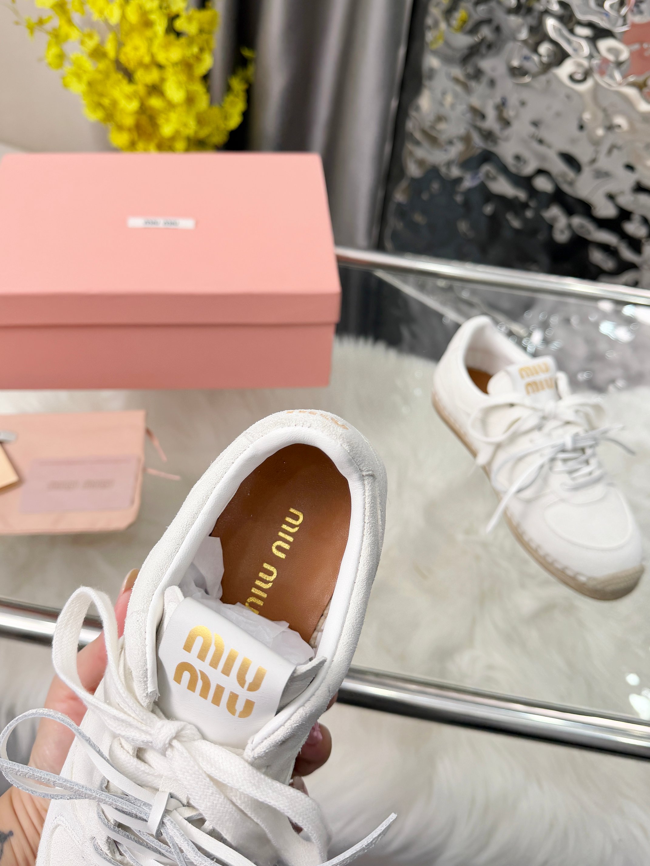 [TOP] Miu Miu Cowhide Shoes - White - 711 Luxury
