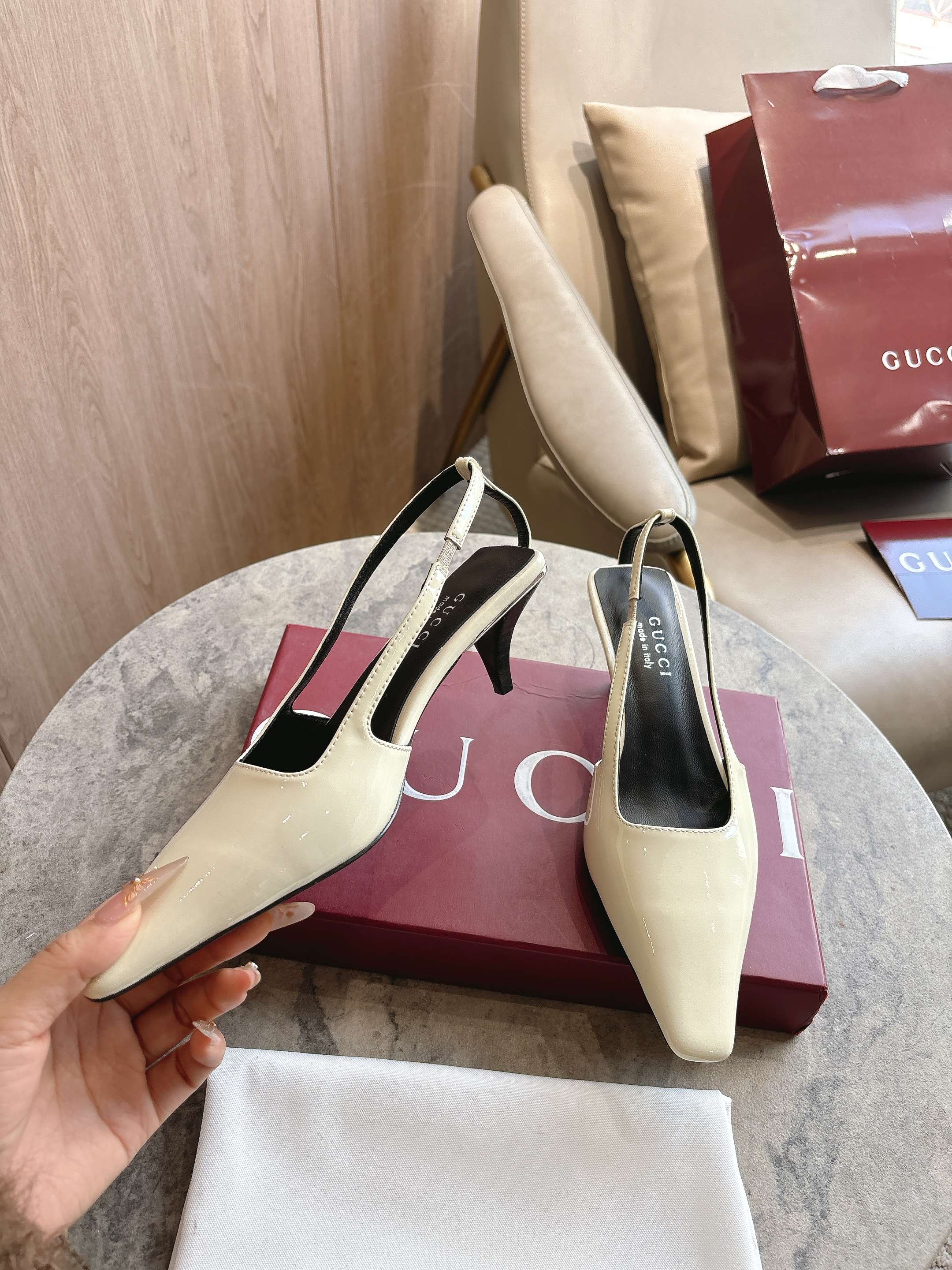 [TOP] GUCCI Shoes - White - 711 Luxury