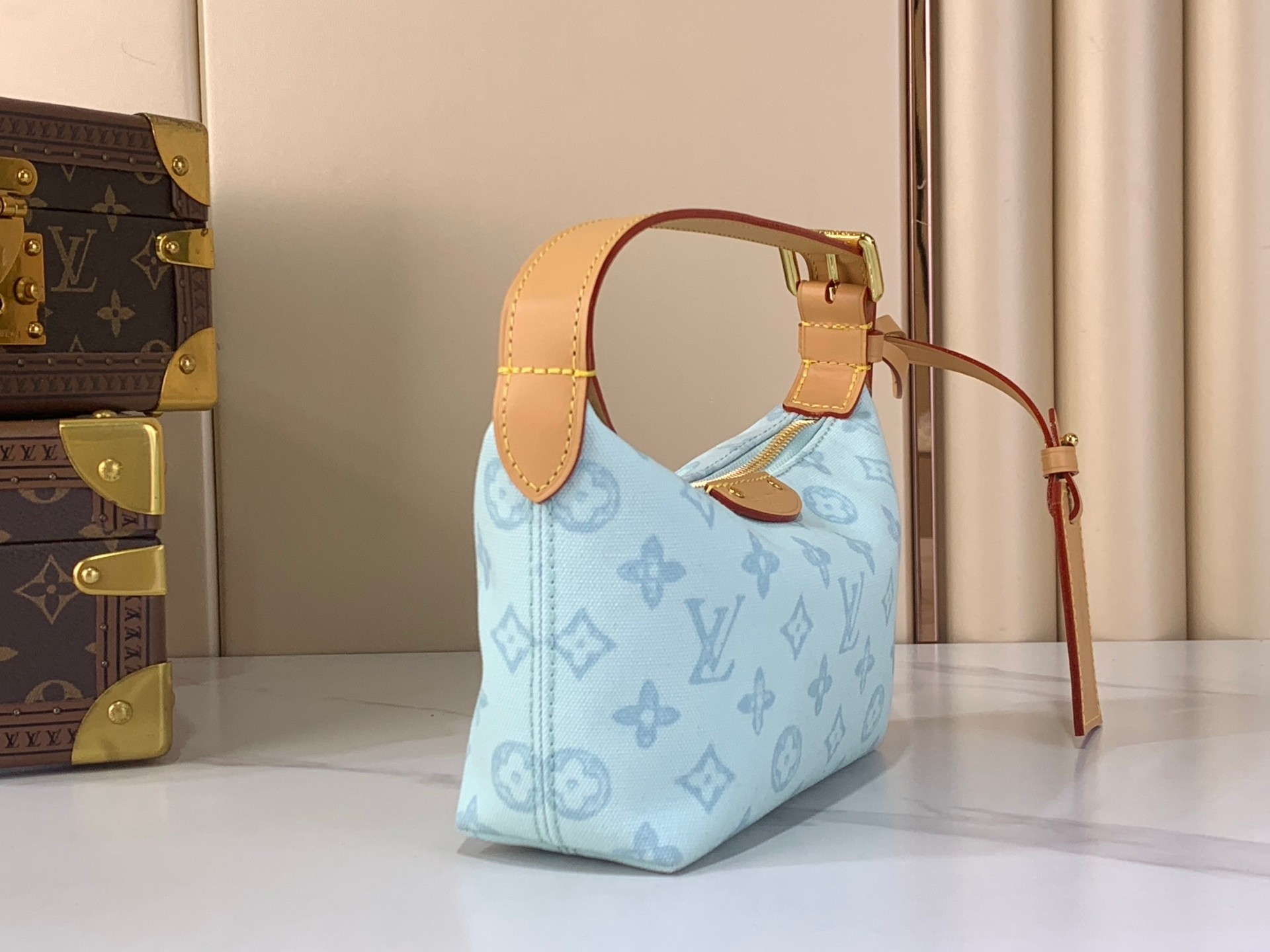 [TOP] Louis Vuitton LV Hills Pochette Handbag 18.5 x 11 x 6.5cm - Light Blue