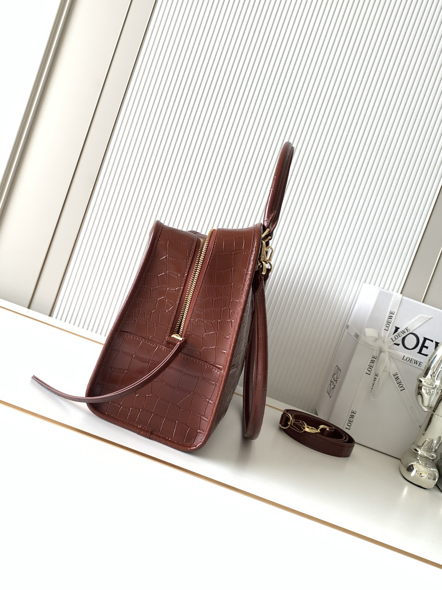 [TOP] LOEWE Amazona 180 Crocodile Pattern Cowhide Bag 34.5*27*14 CM - Reddish-Brown - 711 Luxury