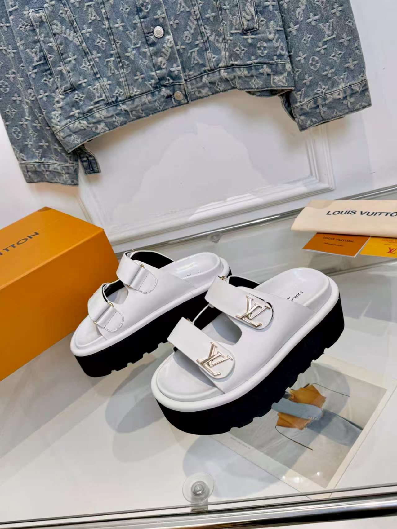 [TOP] Louis Vuitton LV Slippers - White - 711 Luxury