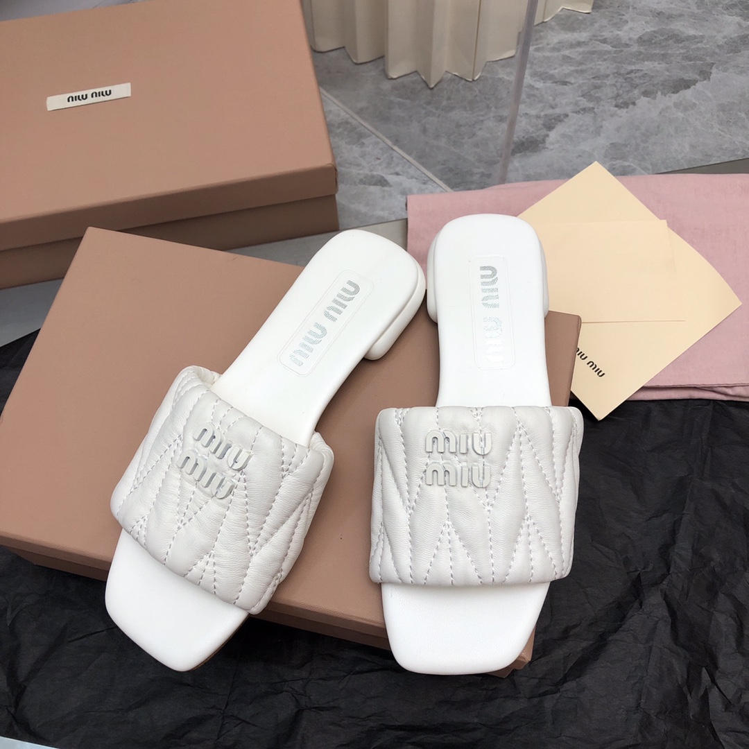 [TOP] Miu Miu Lambskin Slippers - White - 711 Luxury