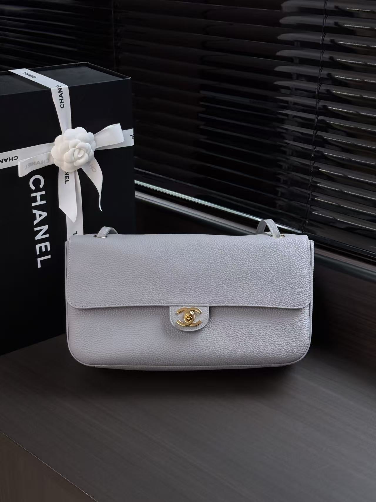 [TOP] CHANEL Flap Bag Calfskin 19.5x32x10cm - Grey&GHW/SHW - 711 Luxury