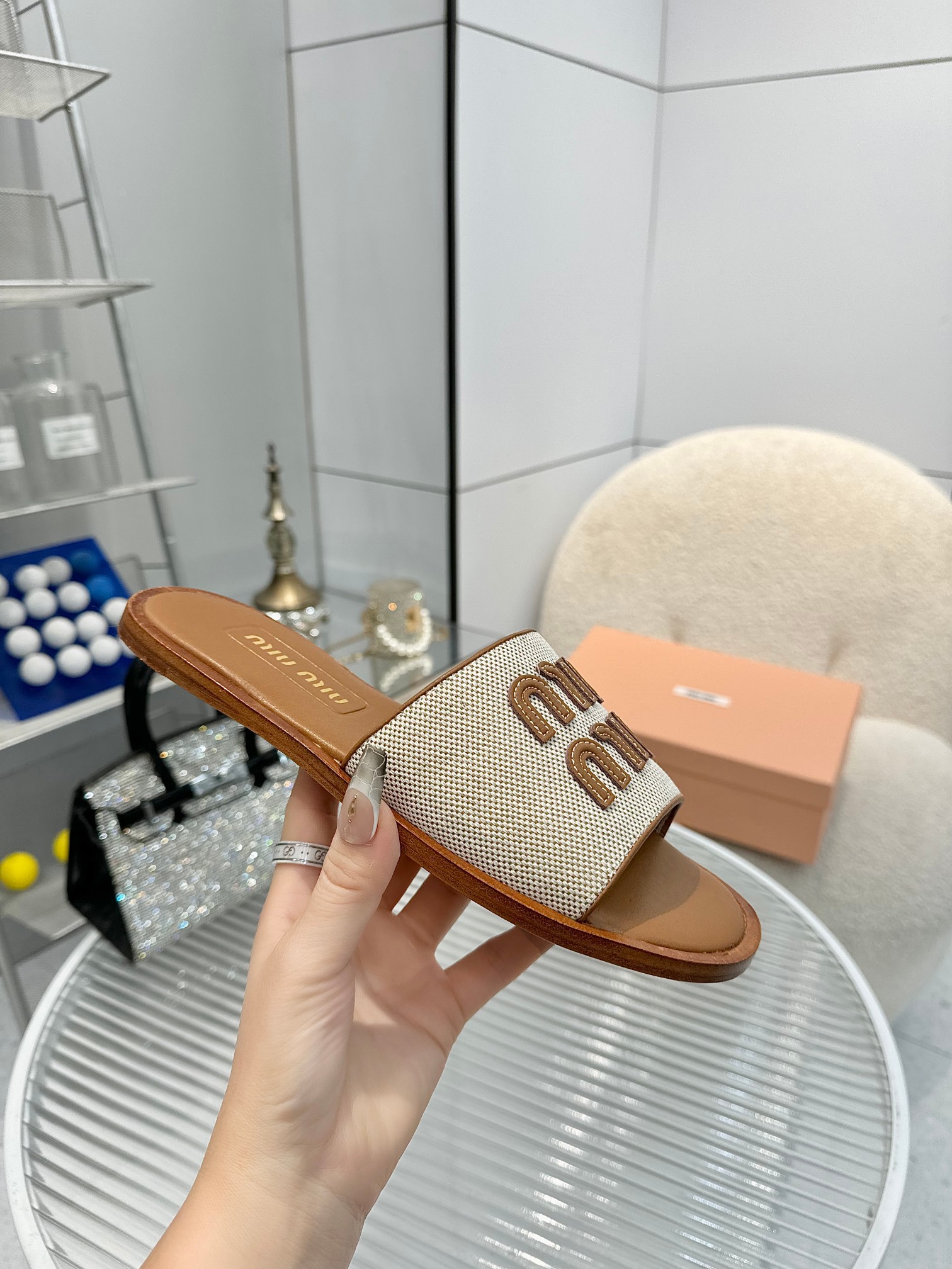 [TOP] Miu Miu Slippers - Beige - 711 Luxury
