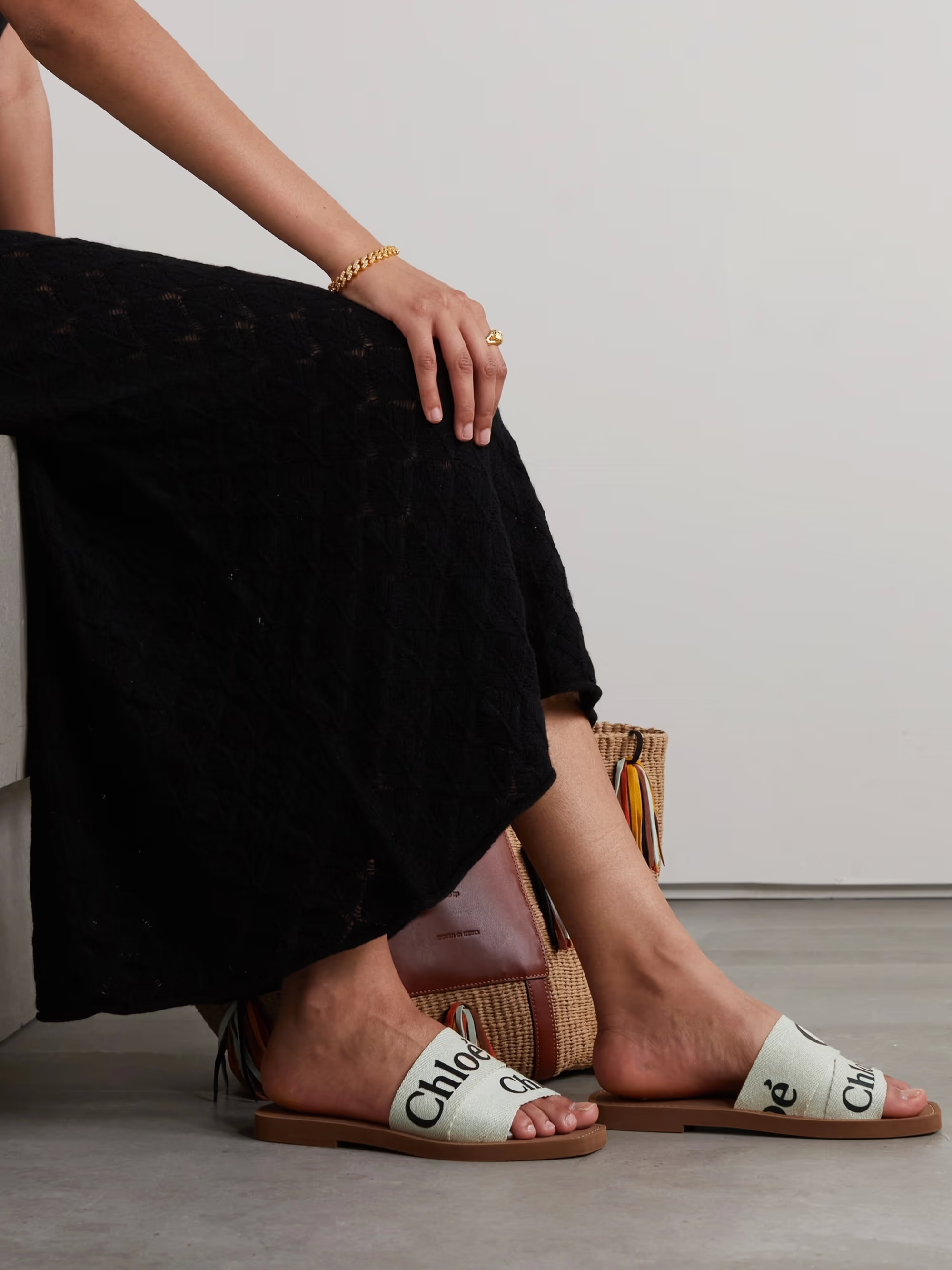 [TOP] Chloe Woody Logo-print Canvas Slides - Beige