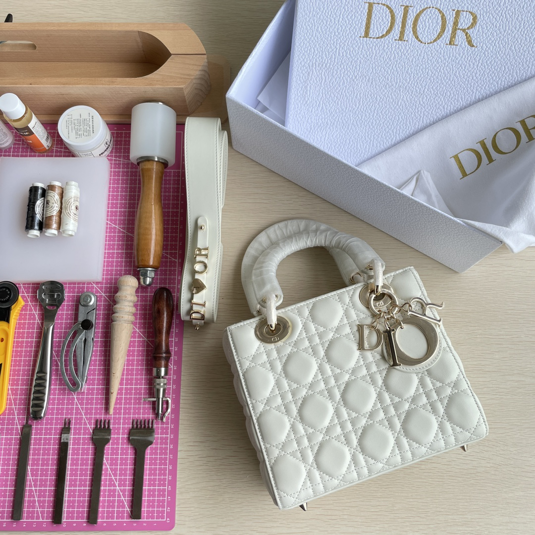 [TOP] Christian Dior Lady Dior Bag Lambskin 20x17x8cm - White - 711 Luxury