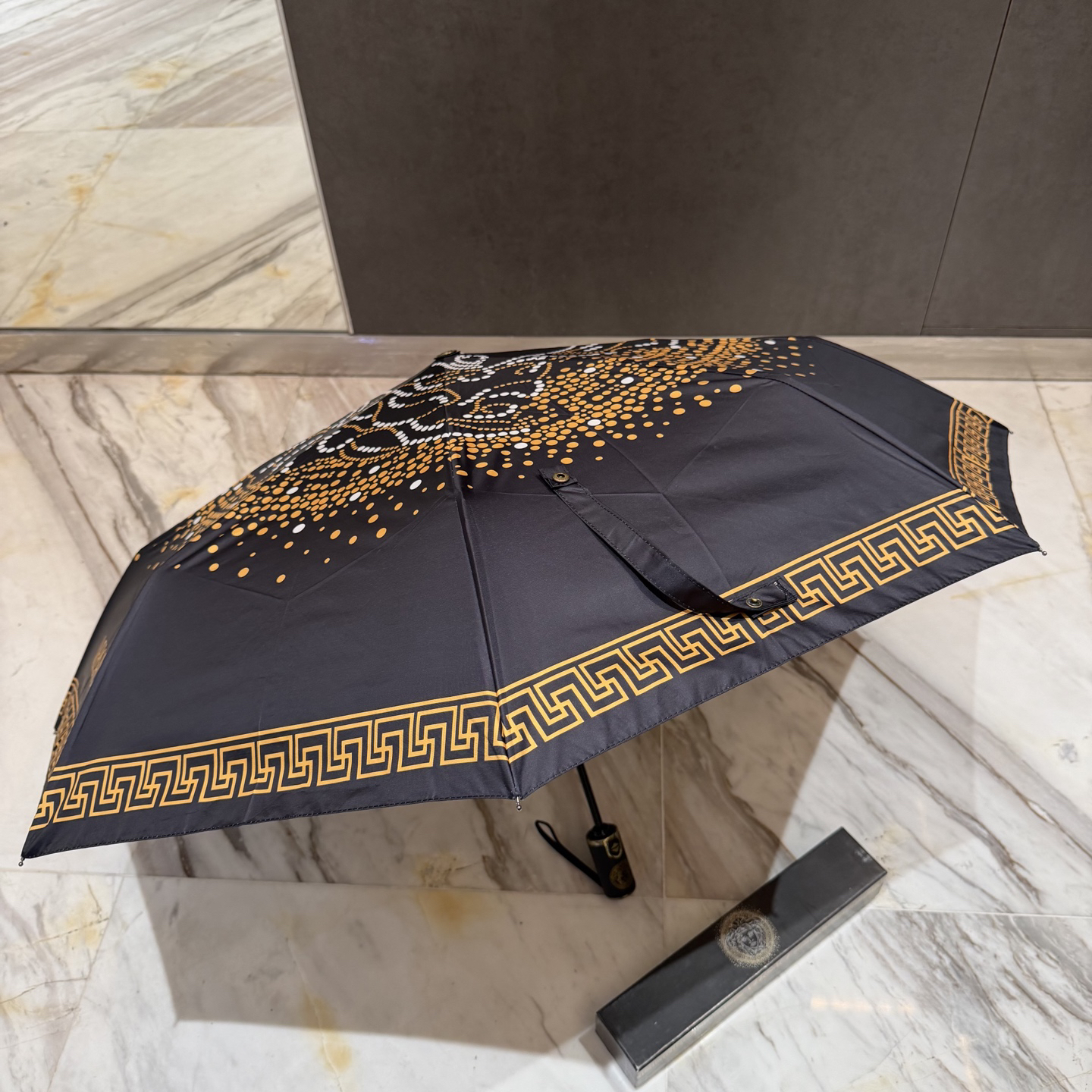 [TOP] VERSACE Umbrella - Black - 711 Luxury