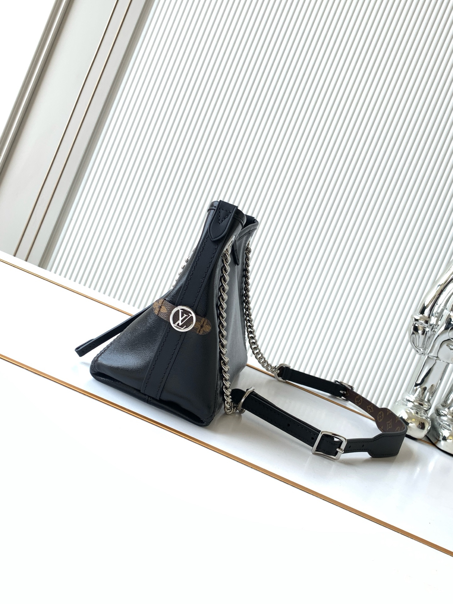 [TOP] Louis Vuitton LV CarryAll BB Bag 17 x 10 x 26 cm - Black - 711 Luxury