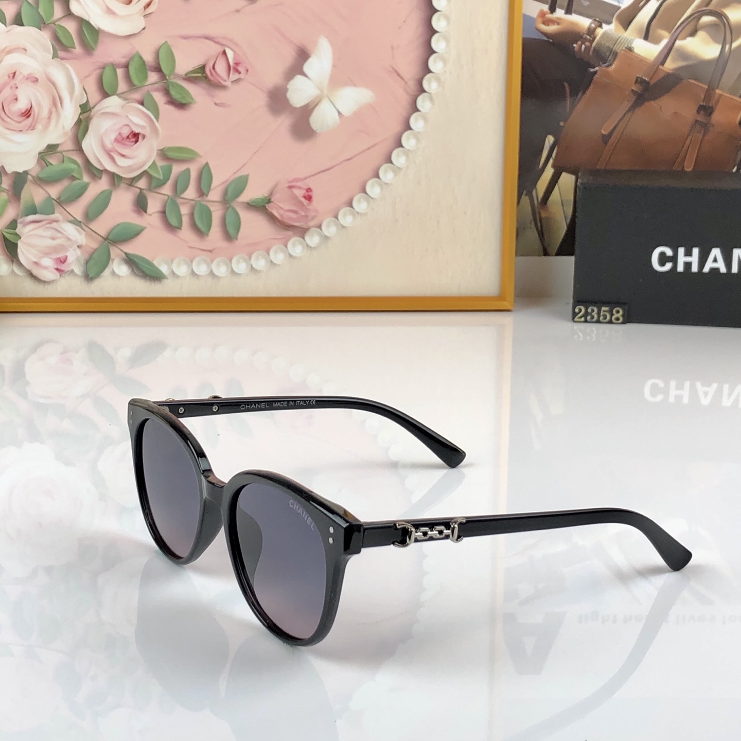 [TOP] CHANEL Sunglasses - Black - 711 Luxury
