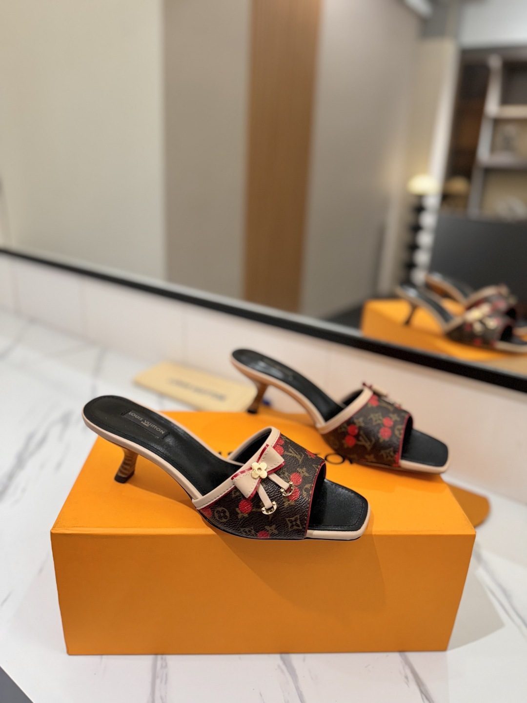 [TOP] Louis Vuitton LV  Slippers - Brown - 711 Luxury