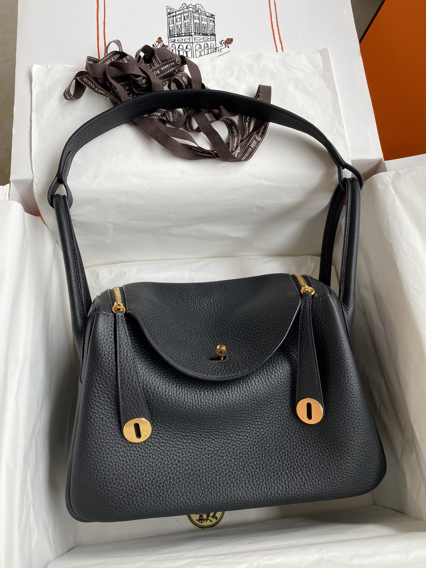[TOP] HERMES Lindy Taurillon Clemence Leather 30 CM - Black - SHW/GHW - 711 Luxury