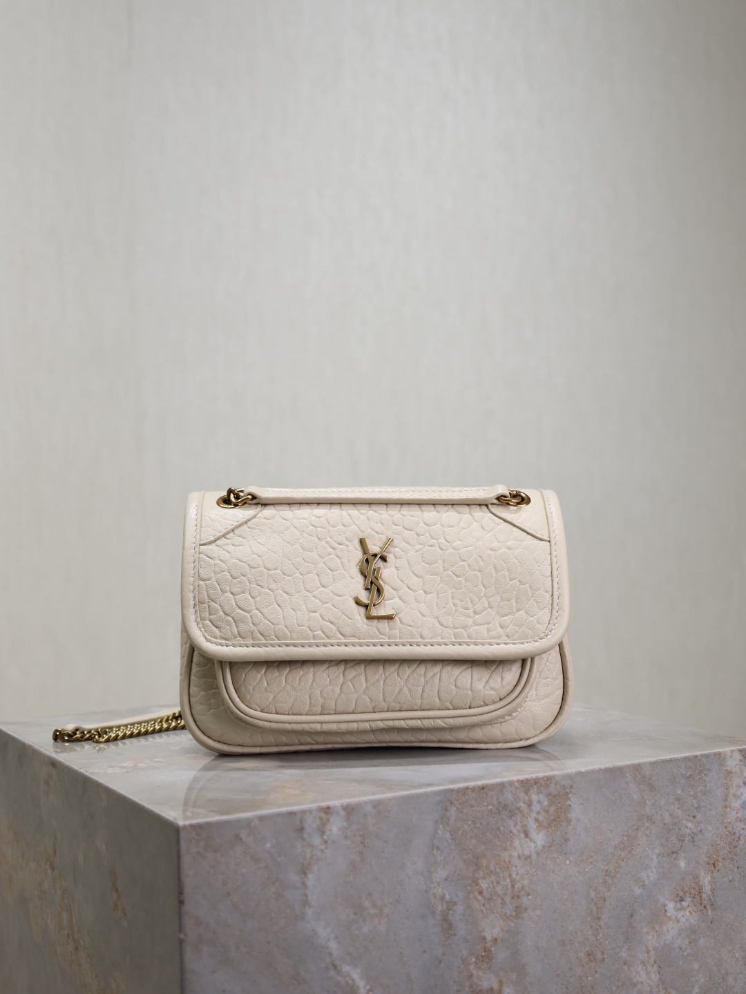 [TOP] Yves Saint Laurent YSL Niki Bag Lambskin 18x12.5x5cm - White & GHW - 711 Luxury
