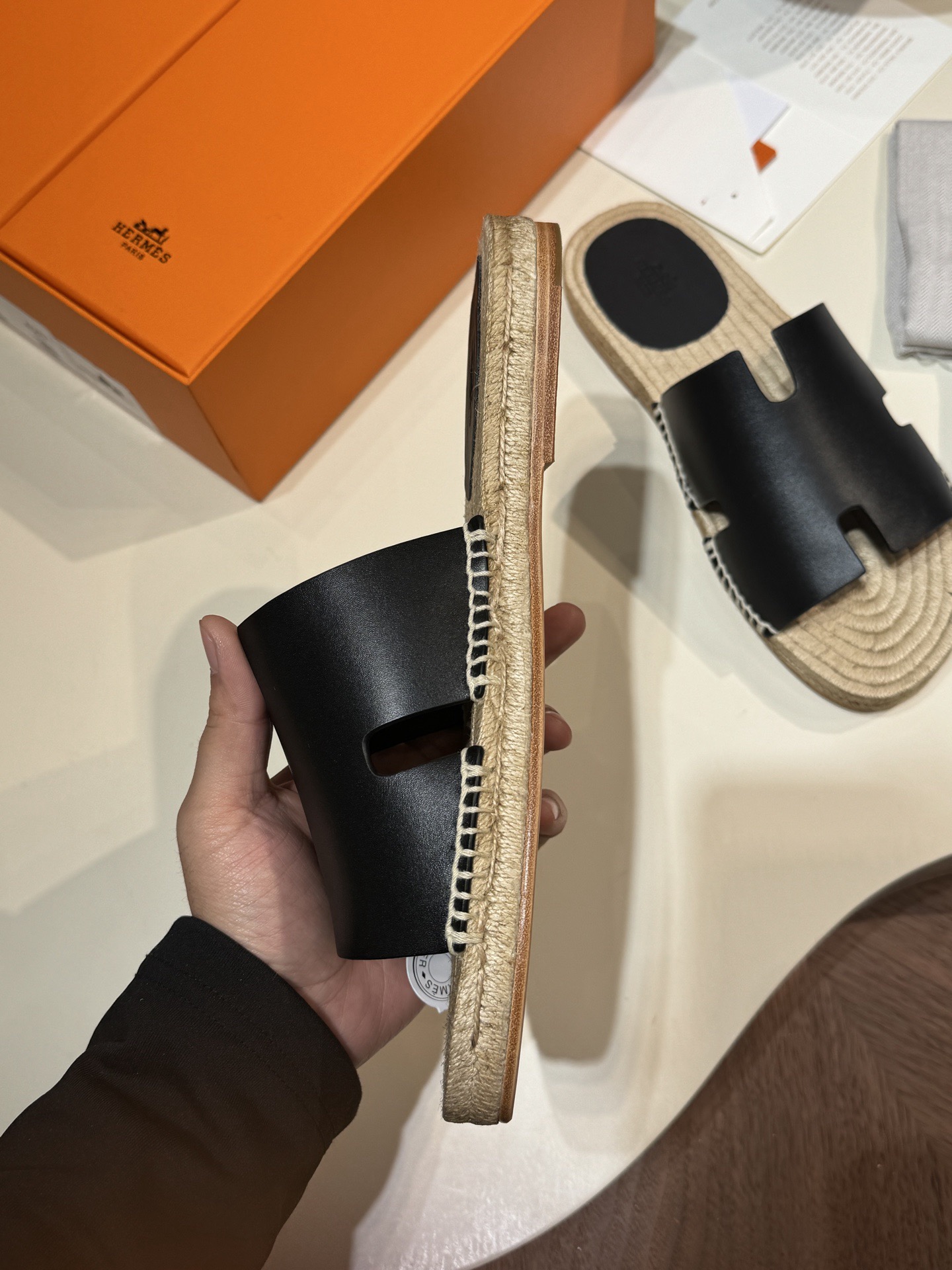[TOP] HERMES Men's Antigua Slippers - Black - 711 Luxury