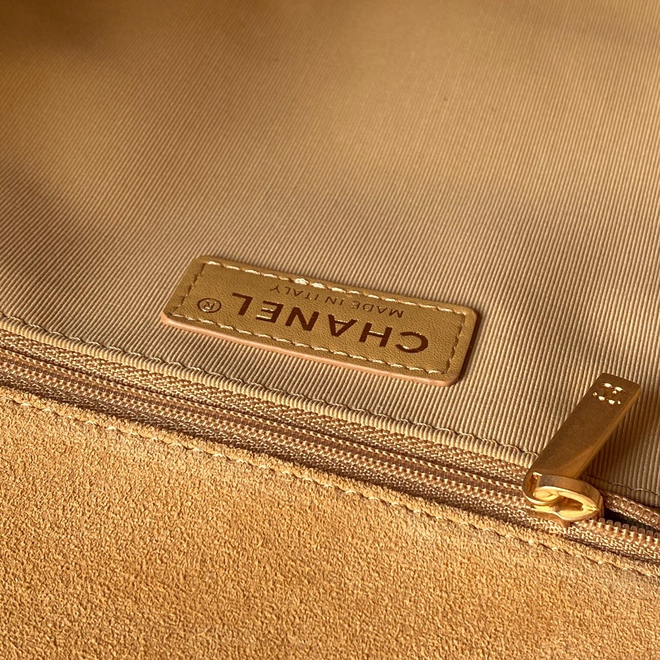 [TOP] CHANEL Suede Messenger Bag 24×30×8cm - Brown