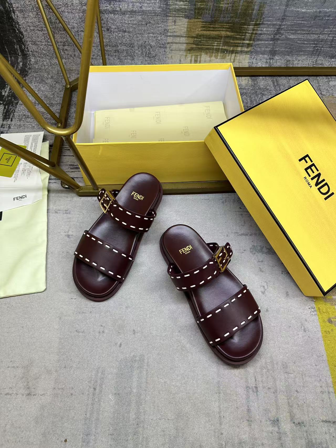 [TOP] FENDI Double-strap Flat Sandals - Claret