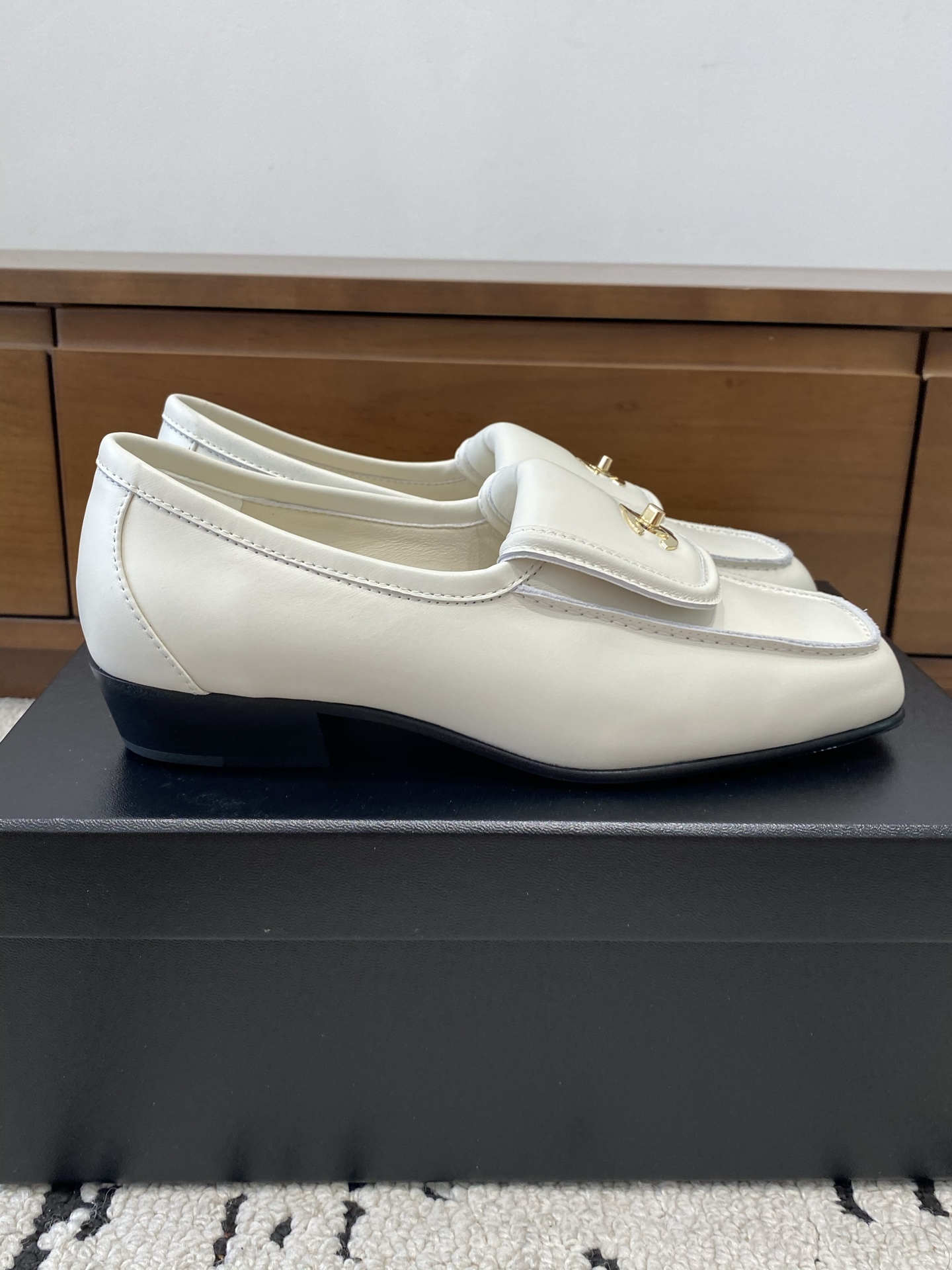 [TOP] CHANEL Square-toe Loafers - White - 711 Luxury