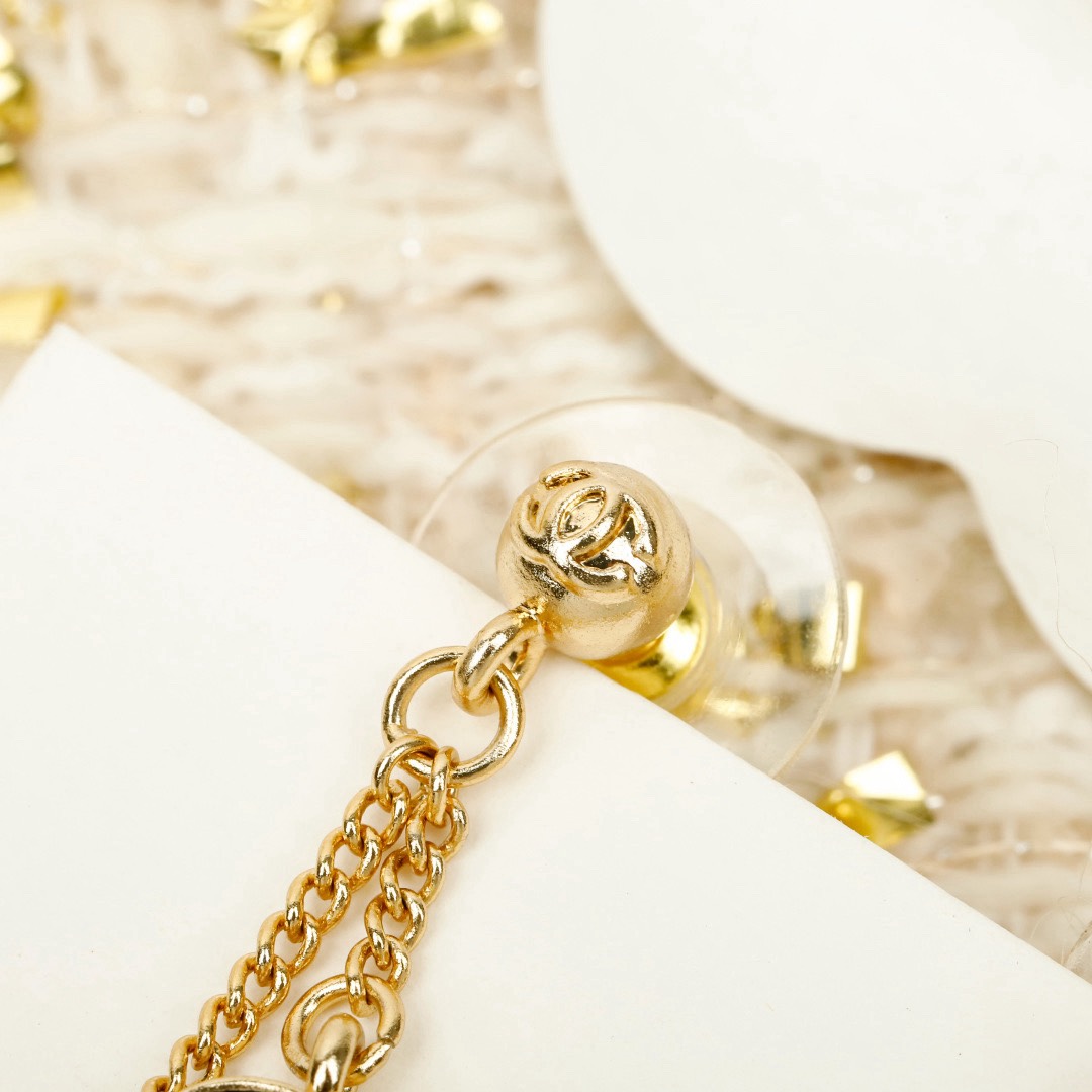 [TOP] CHANEL Earrings - Gold/Red