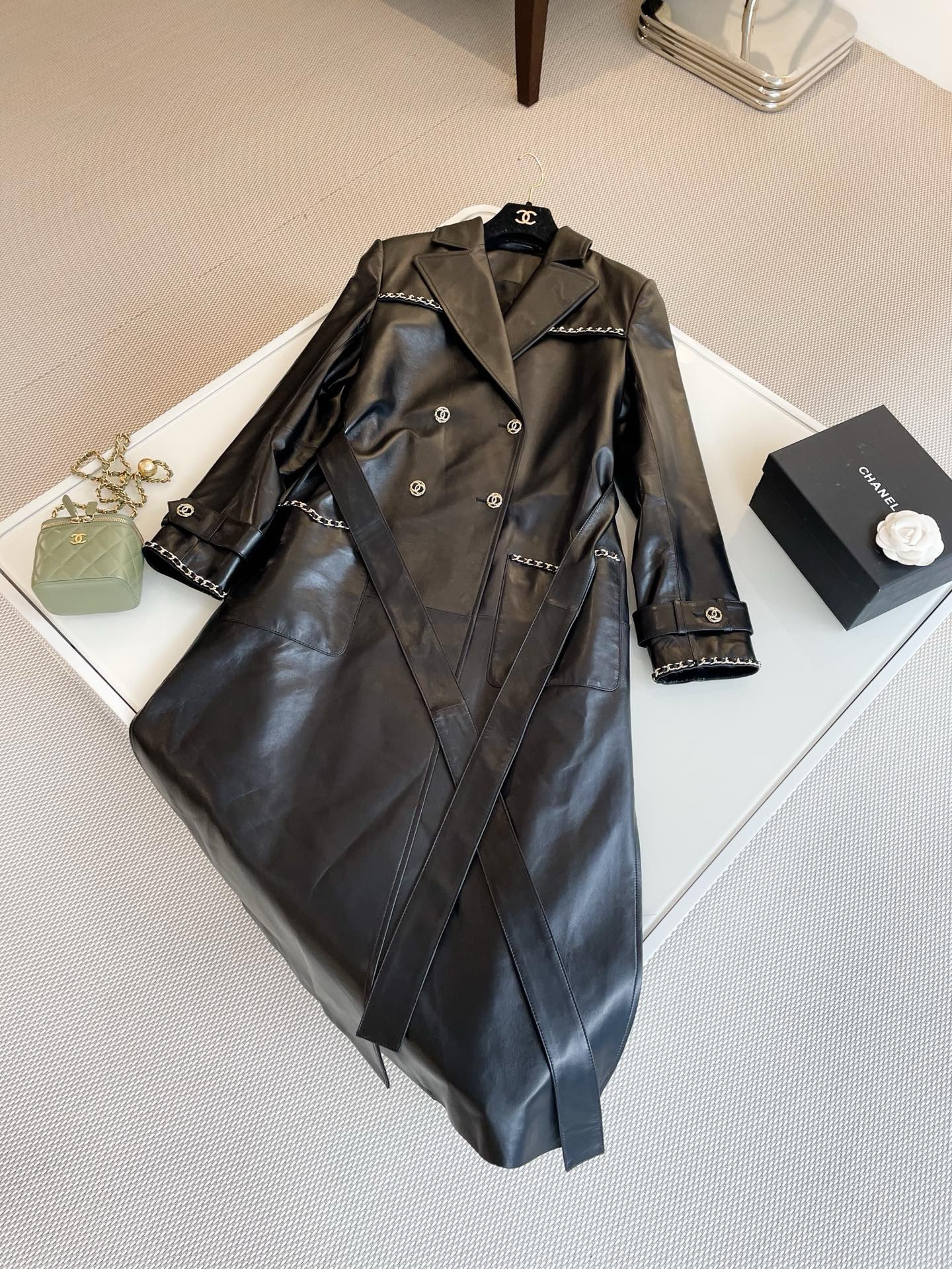 Chanel Diamond Check Sheepskin Metal Chain Windbreaker #383841