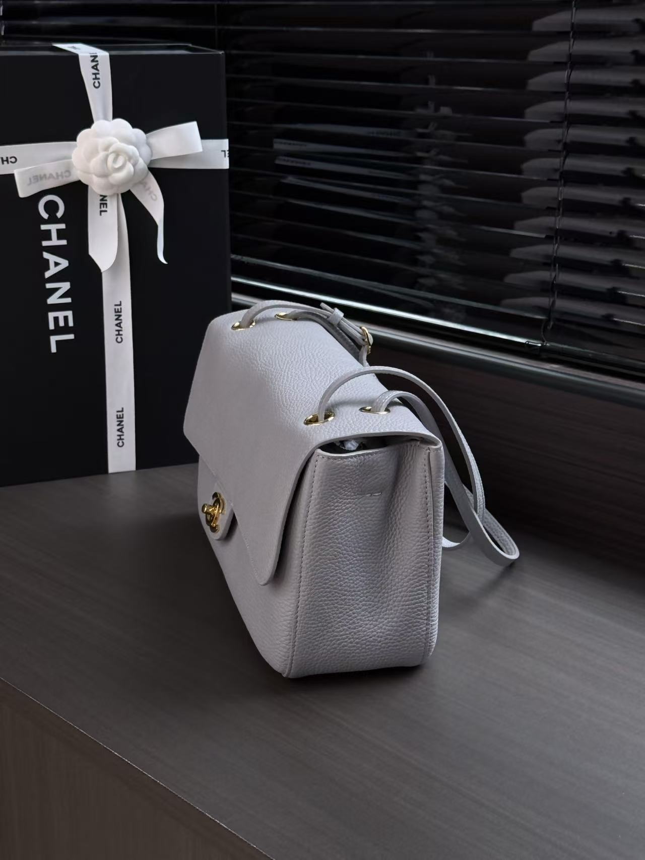 [TOP] CHANEL Flap Bag Calfskin 19.5x32x10cm - Grey&GHW/SHW - 711 Luxury