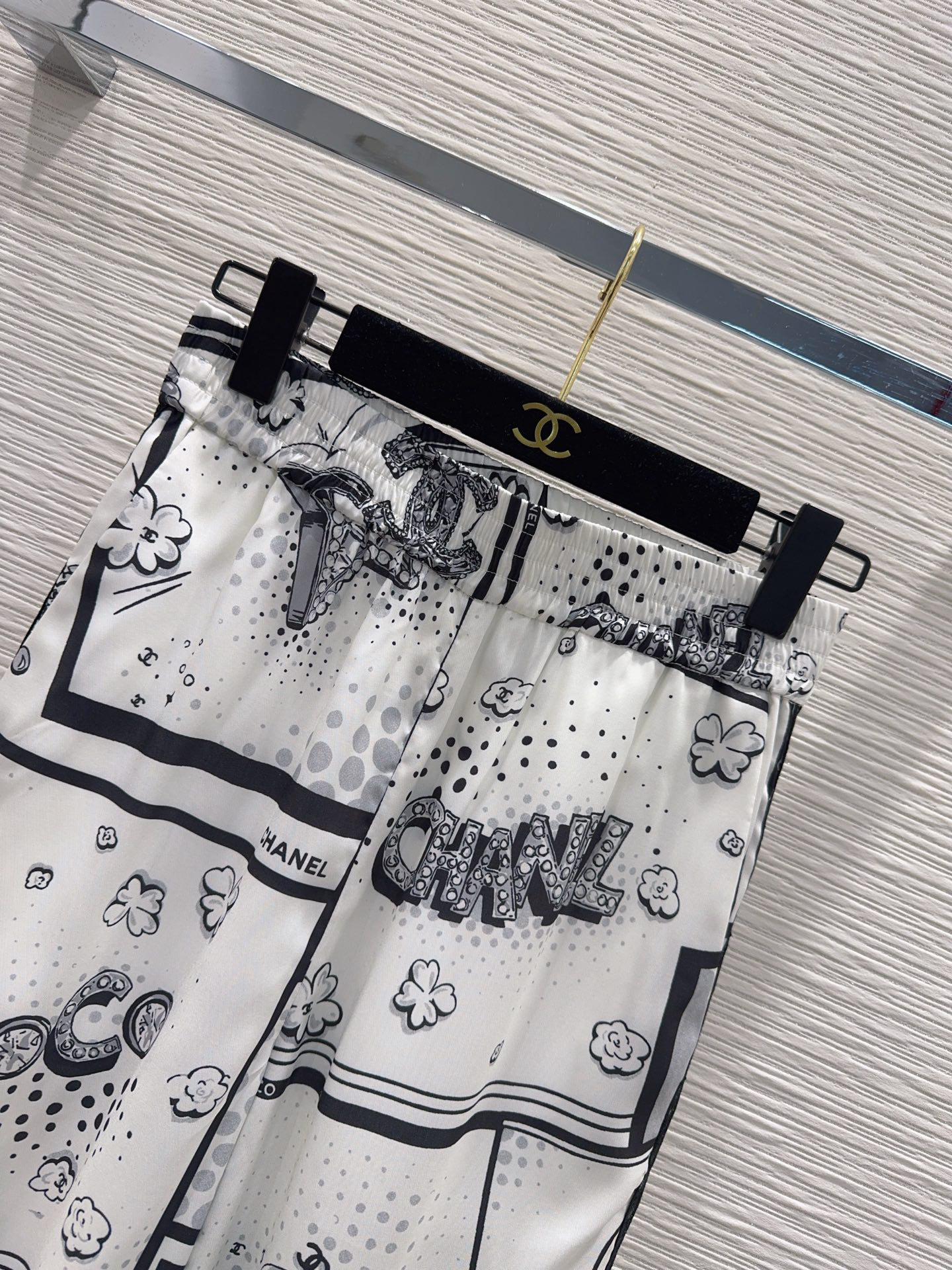 [TOP] CHANEL Long-Sleeve Shirt + Trousers Suit - White