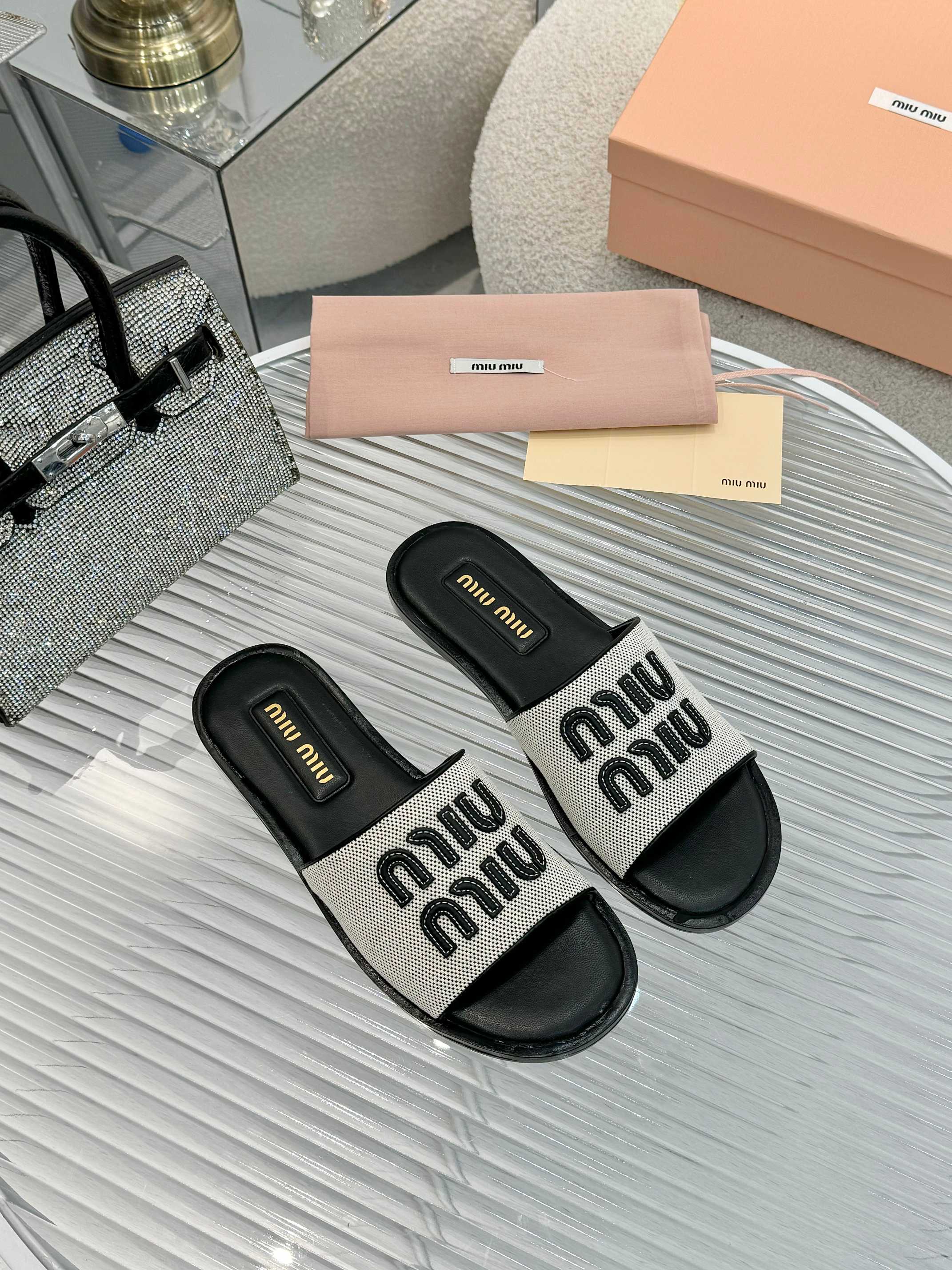 [TOP] Miu Miu Slippers - Gray - 711 Luxury