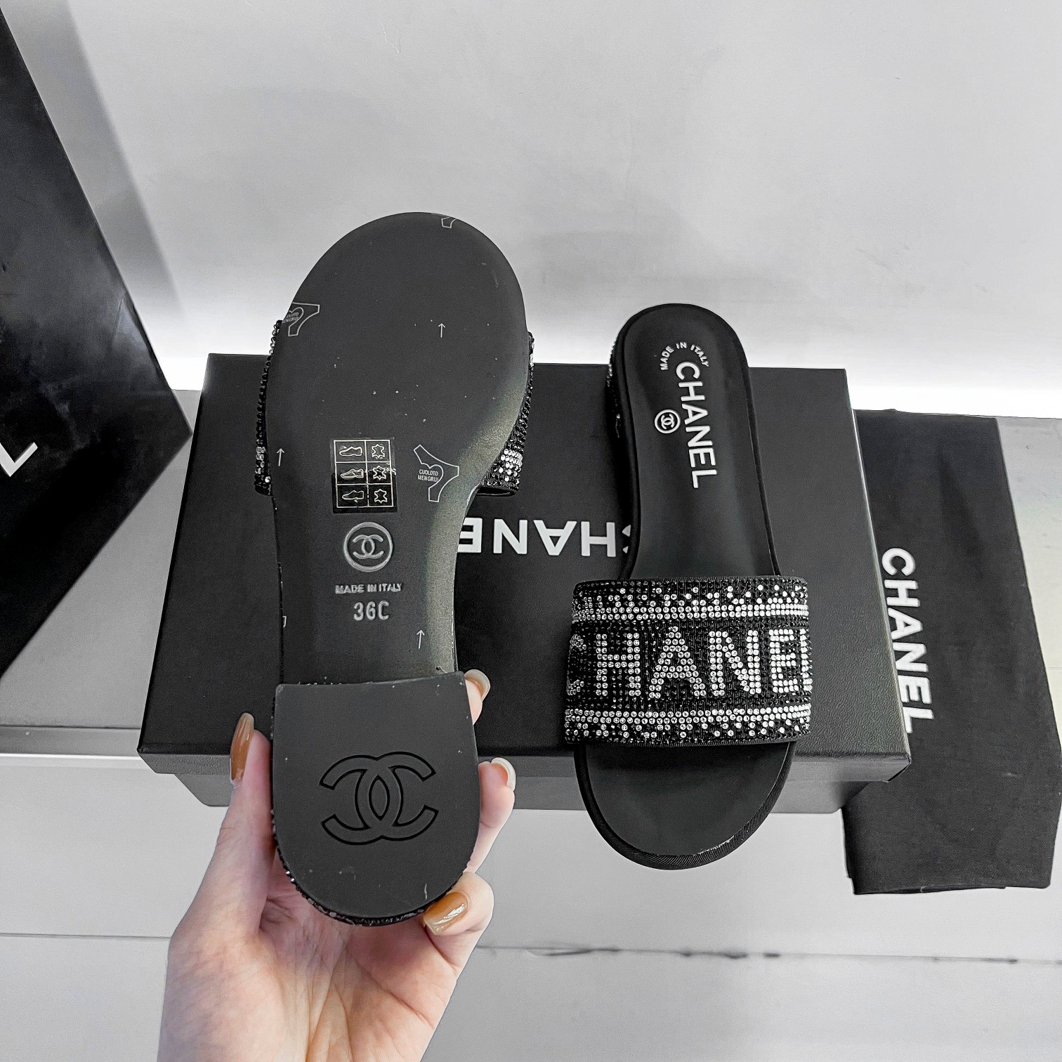 [TOP] CHANEL  Sandal - Black